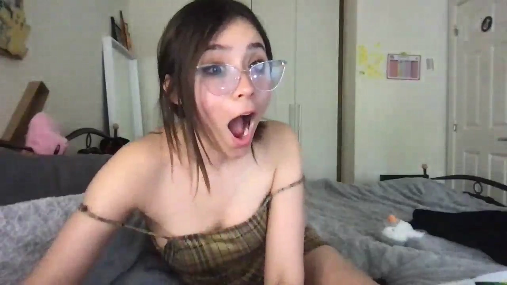 Gallery image thumbnail from Honey_Cat444's myfreecams stream on, 06/07/2024, 13:35 image 12 of 20