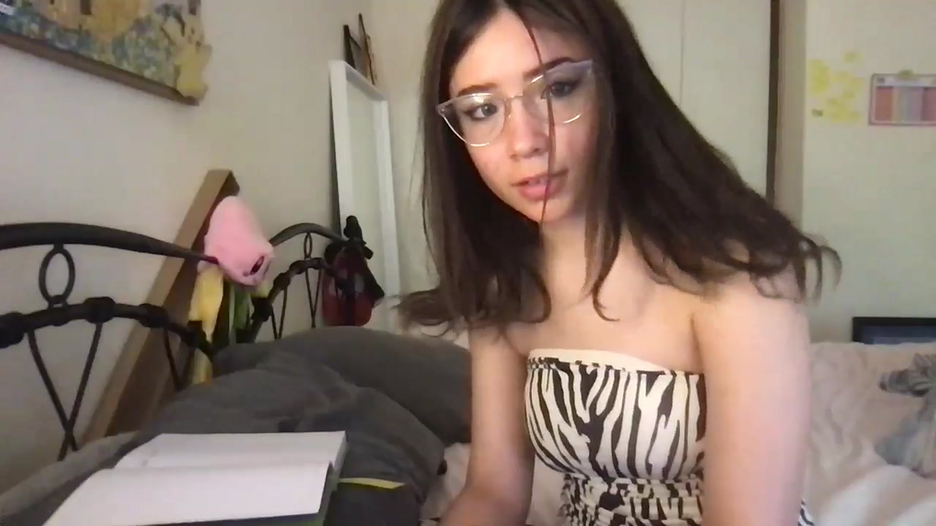 Gallery image thumbnail from Honey_Cat444's myfreecams stream on, 06/08/2024, 10:41 image 16 of 20