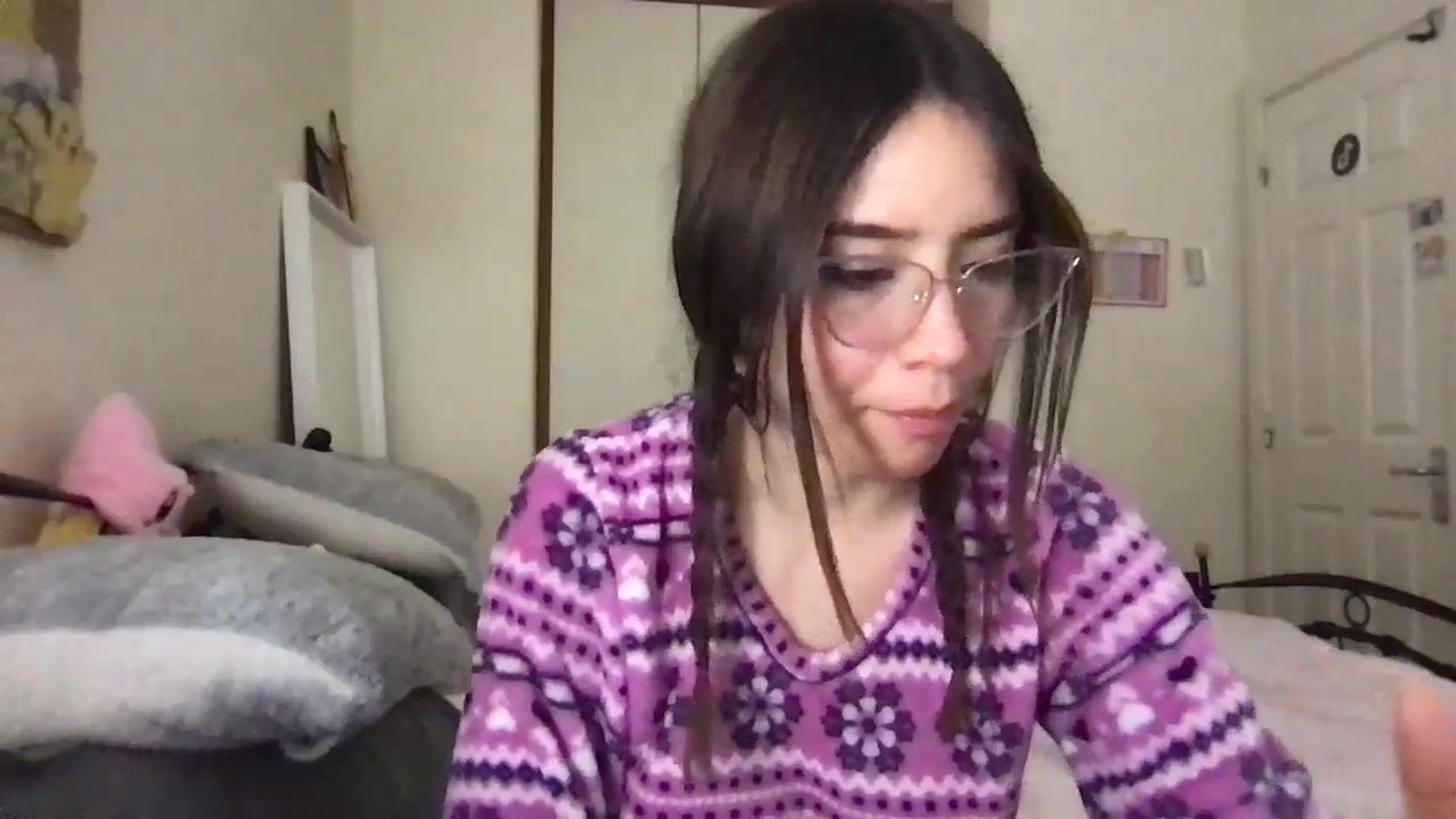 Gallery image thumbnail from Honey_Cat444's myfreecams stream on, 06/09/2024, 18:26 image 10 of 20