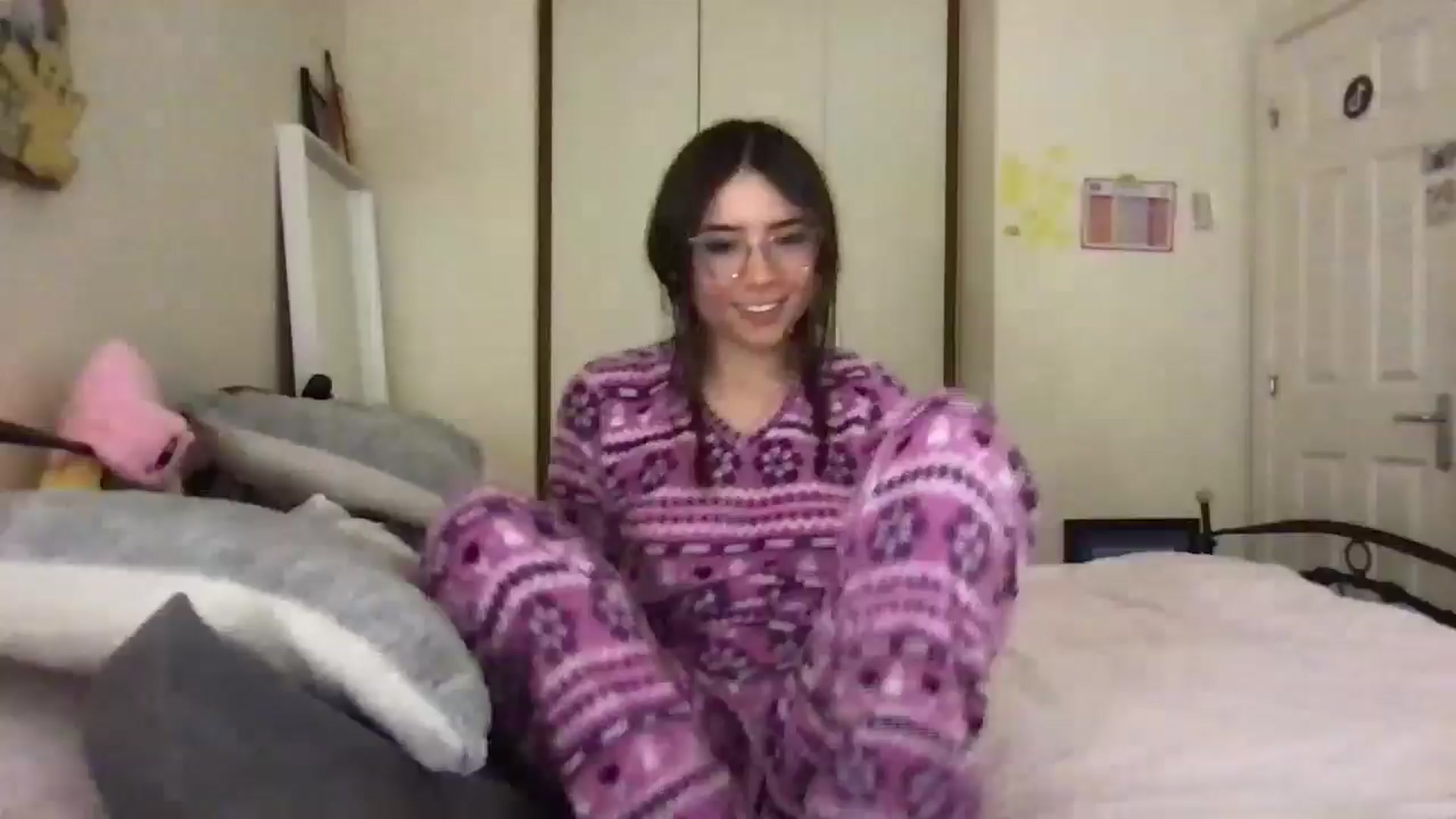 Gallery image thumbnail from Honey_Cat444's myfreecams stream on, 06/09/2024, 18:26 image 20 of 20