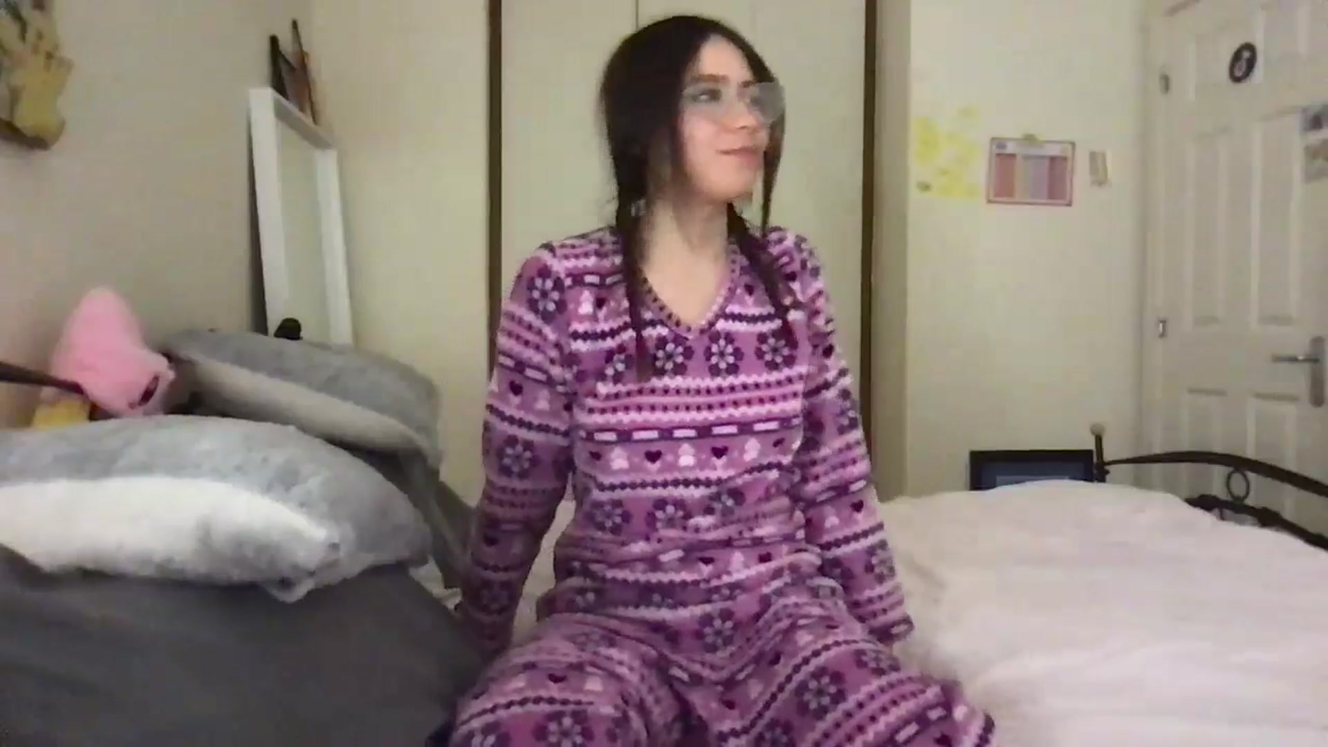 Gallery image thumbnail from Honey_Cat444's myfreecams stream on, 06/09/2024, 18:26 image 14 of 20