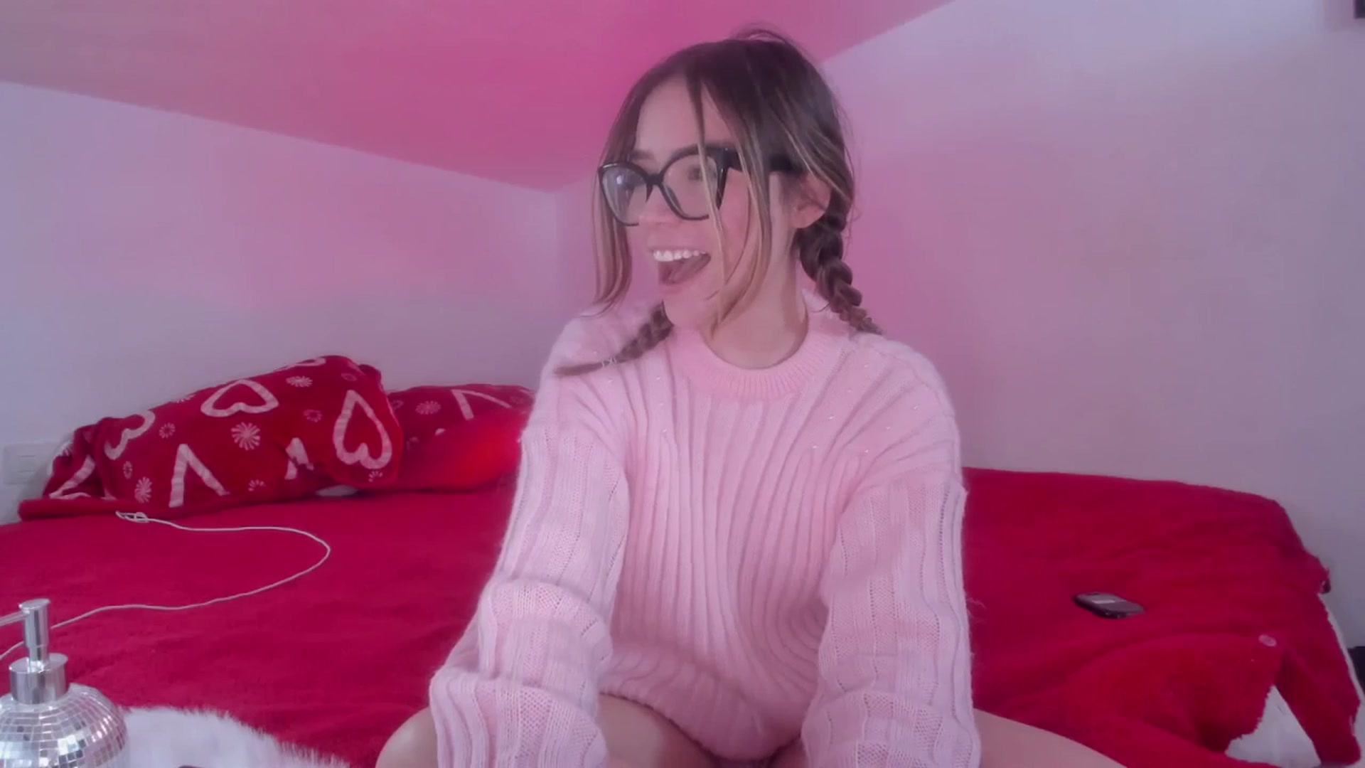 Gallery image thumbnail from Honey_Cat444's myfreecams stream on, 03/23/2025, 12:01 image 18 of 20