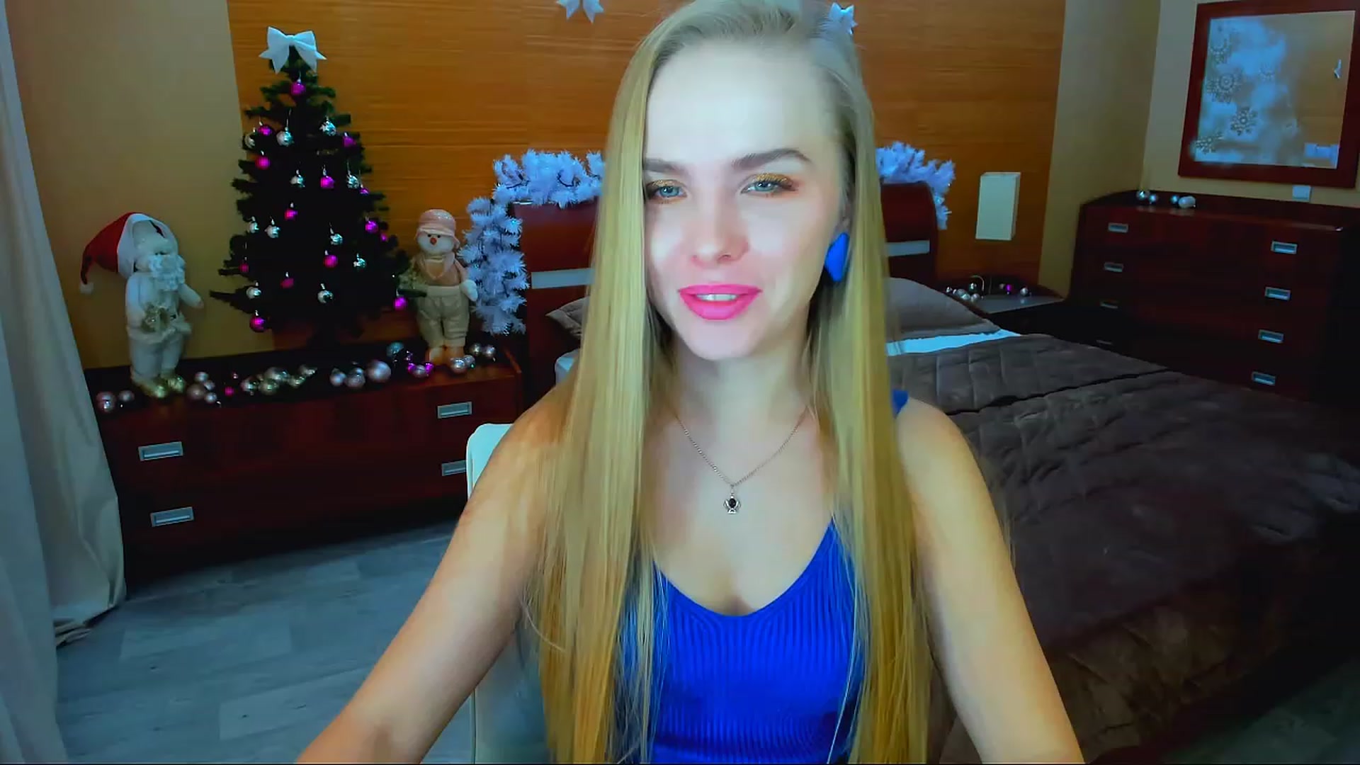 Gallery image thumbnail from Honey_Lucky's myfreecams stream on, 12/25/2022, 11:01 image 6 of 20