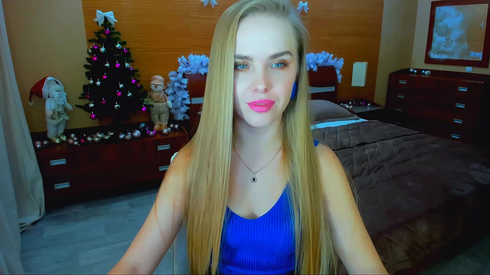 Gallery image thumbnail from Honey_Lucky's myfreecams stream on, 12/25/2022, 11:01 image 3 of 20