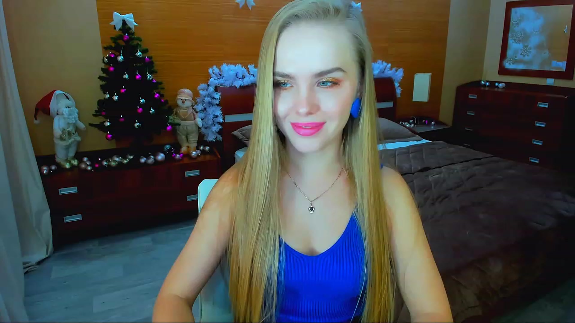 Gallery image thumbnail from Honey_Lucky's myfreecams stream on, 12/25/2022, 11:01 image 5 of 20