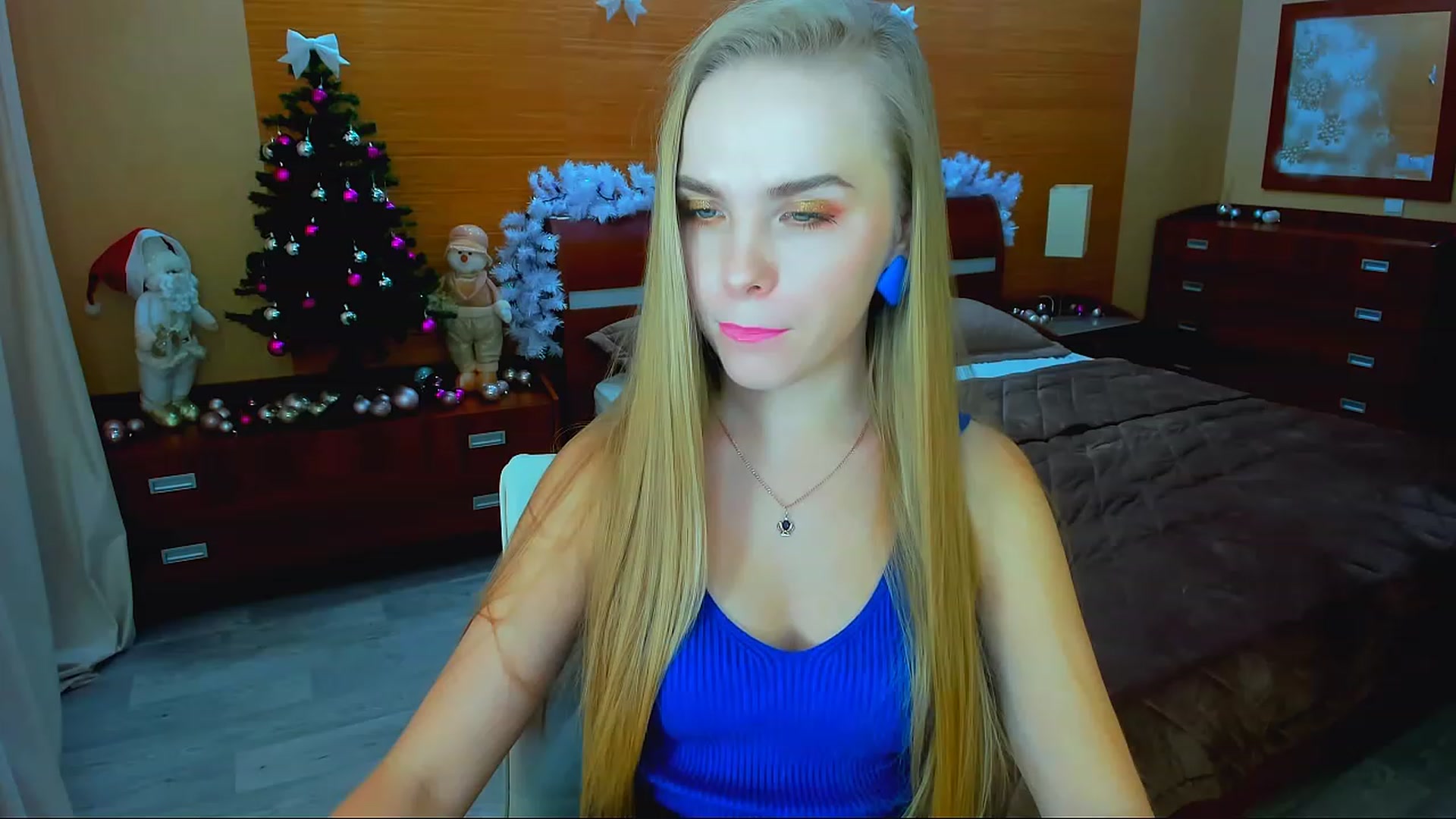 Gallery image thumbnail from Honey_Lucky's myfreecams stream on, 12/25/2022, 11:01 image 11 of 20