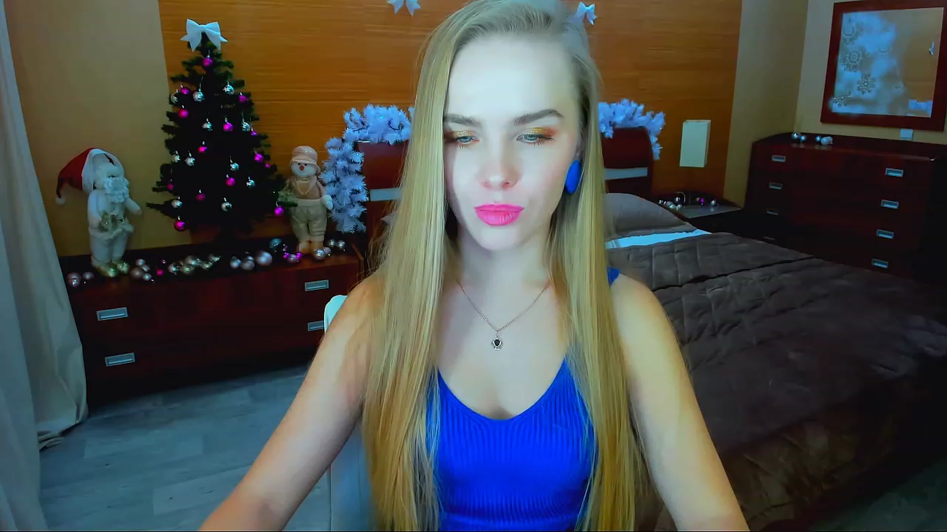 Gallery image thumbnail from Honey_Lucky's myfreecams stream on, 12/25/2022, 11:01 image 10 of 20