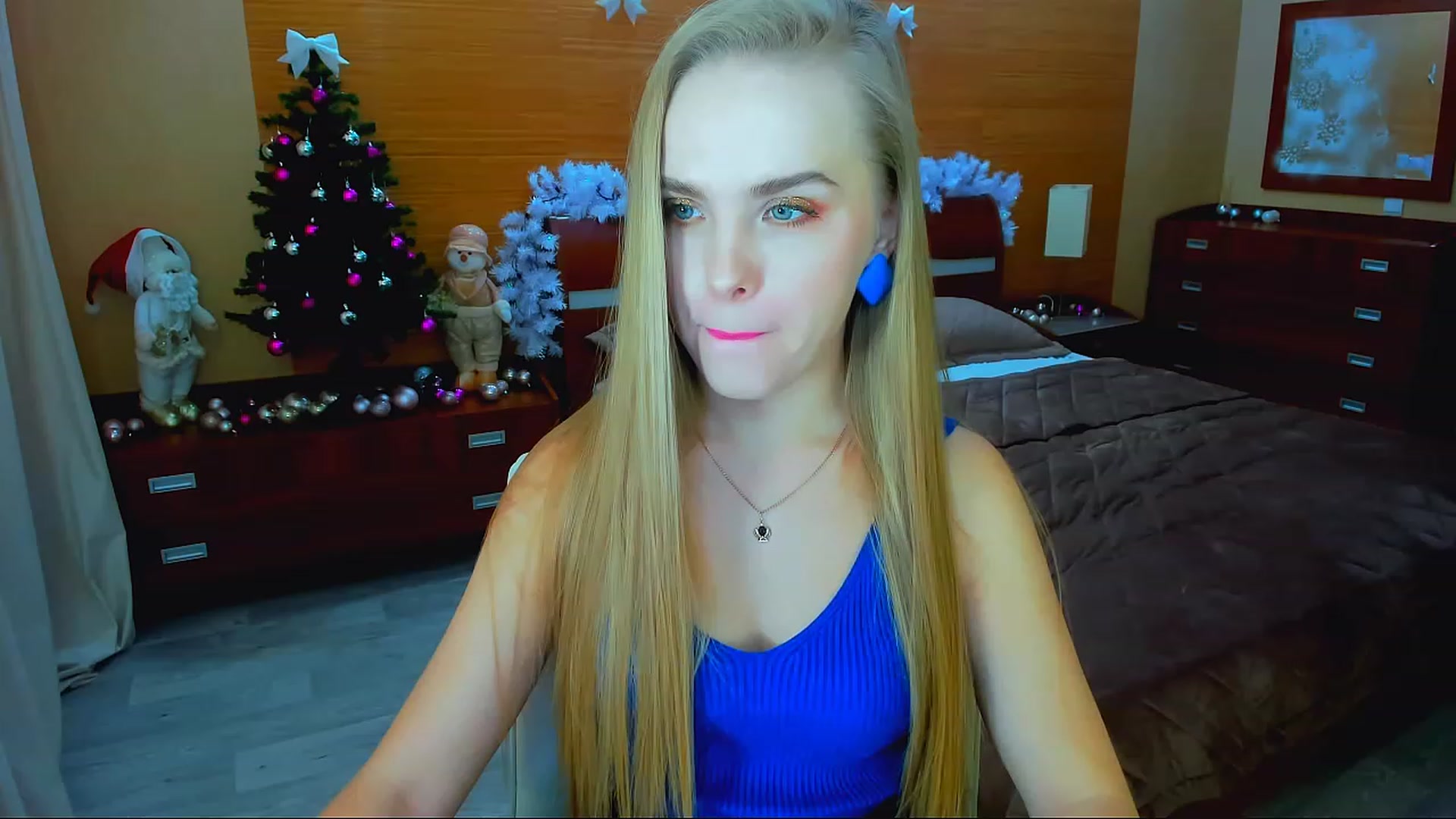 Gallery image thumbnail from Honey_Lucky's myfreecams stream on, 12/25/2022, 11:01 image 2 of 20