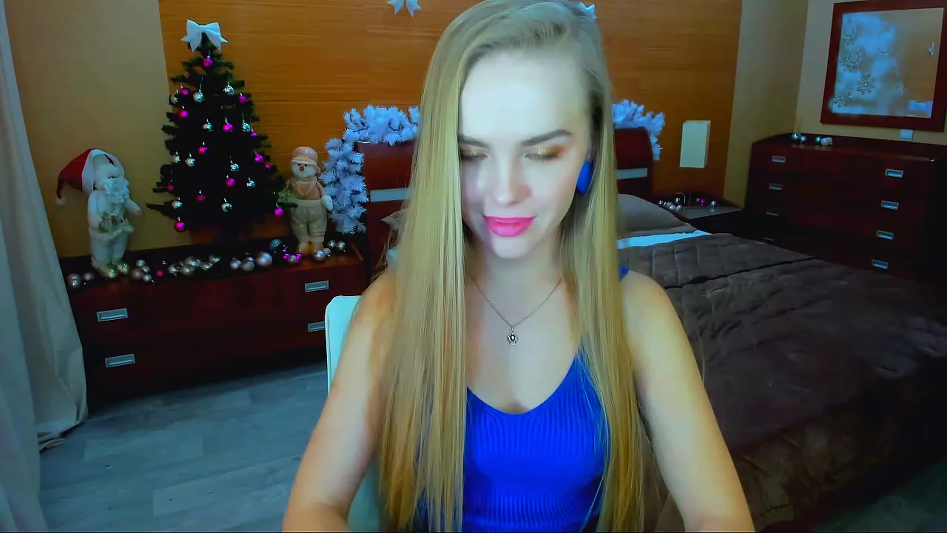 Gallery image thumbnail from Honey_Lucky's myfreecams stream on, 12/25/2022, 11:01 image 9 of 20