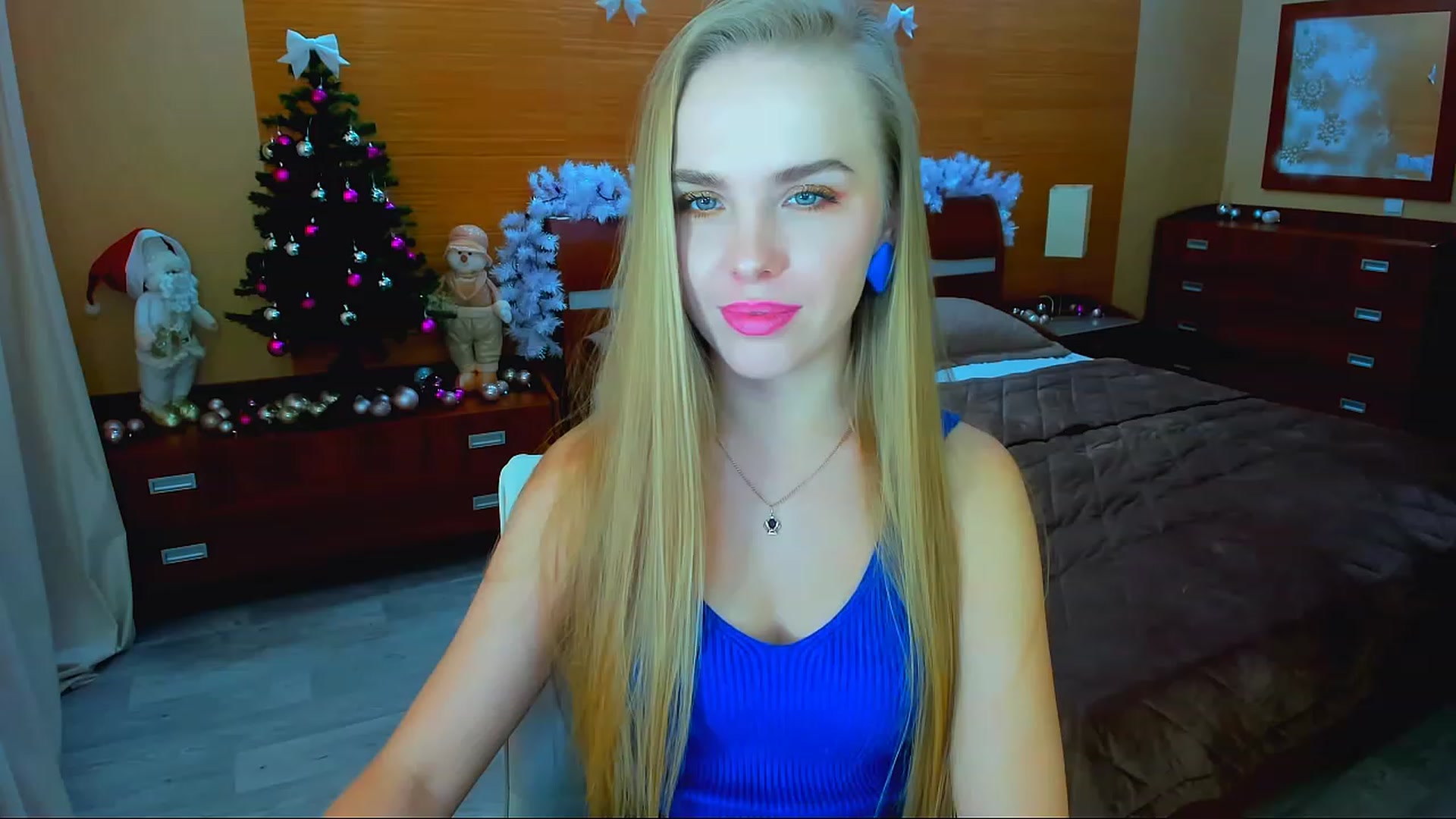 Gallery image thumbnail from Honey_Lucky's myfreecams stream on, 12/25/2022, 11:01 image 8 of 20