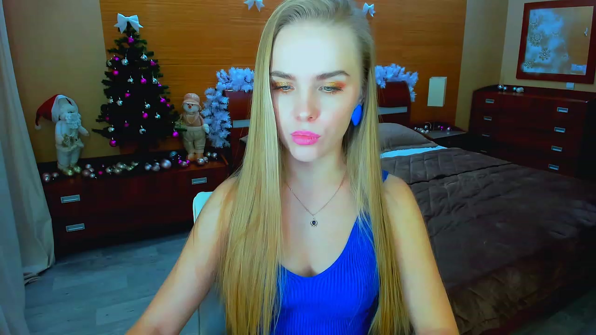 Gallery image thumbnail from Honey_Lucky's myfreecams stream on, 12/25/2022, 12:32 image 4 of 20