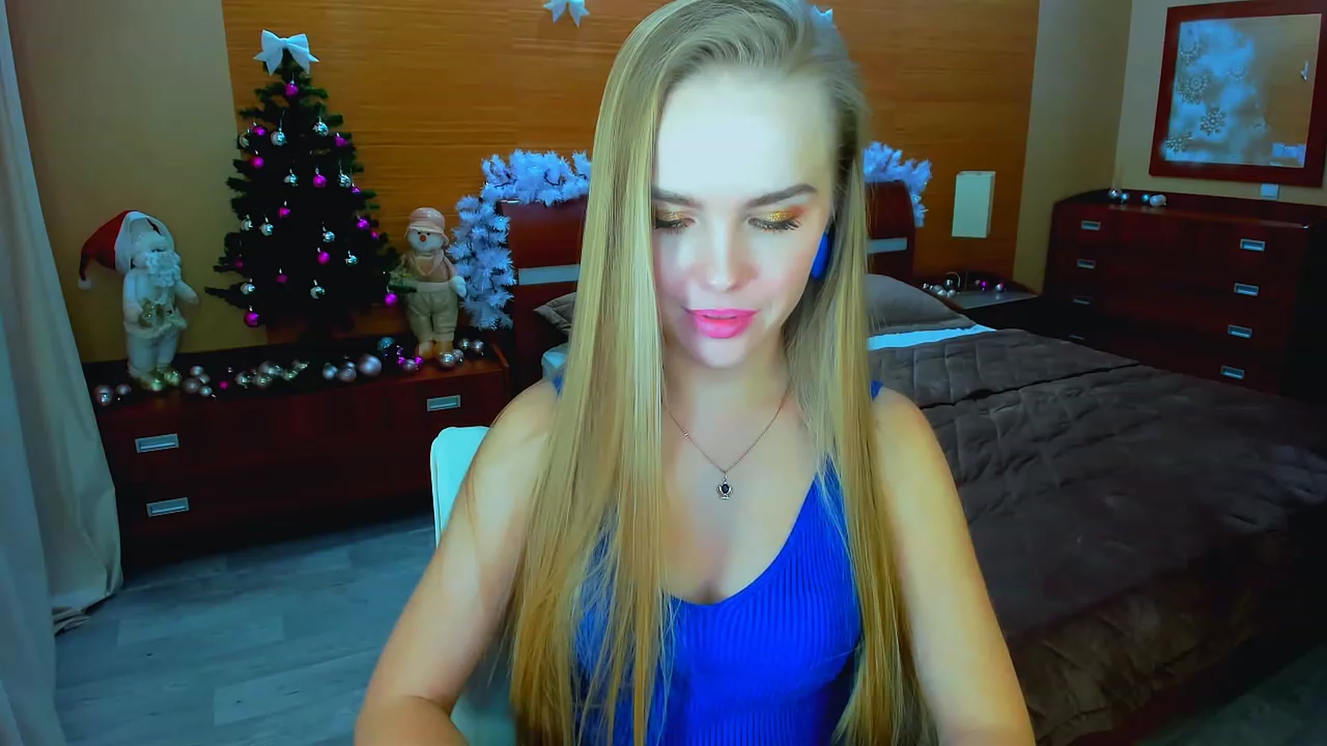Gallery image thumbnail from Honey_Lucky's myfreecams stream on, 12/25/2022, 12:32 image 2 of 20