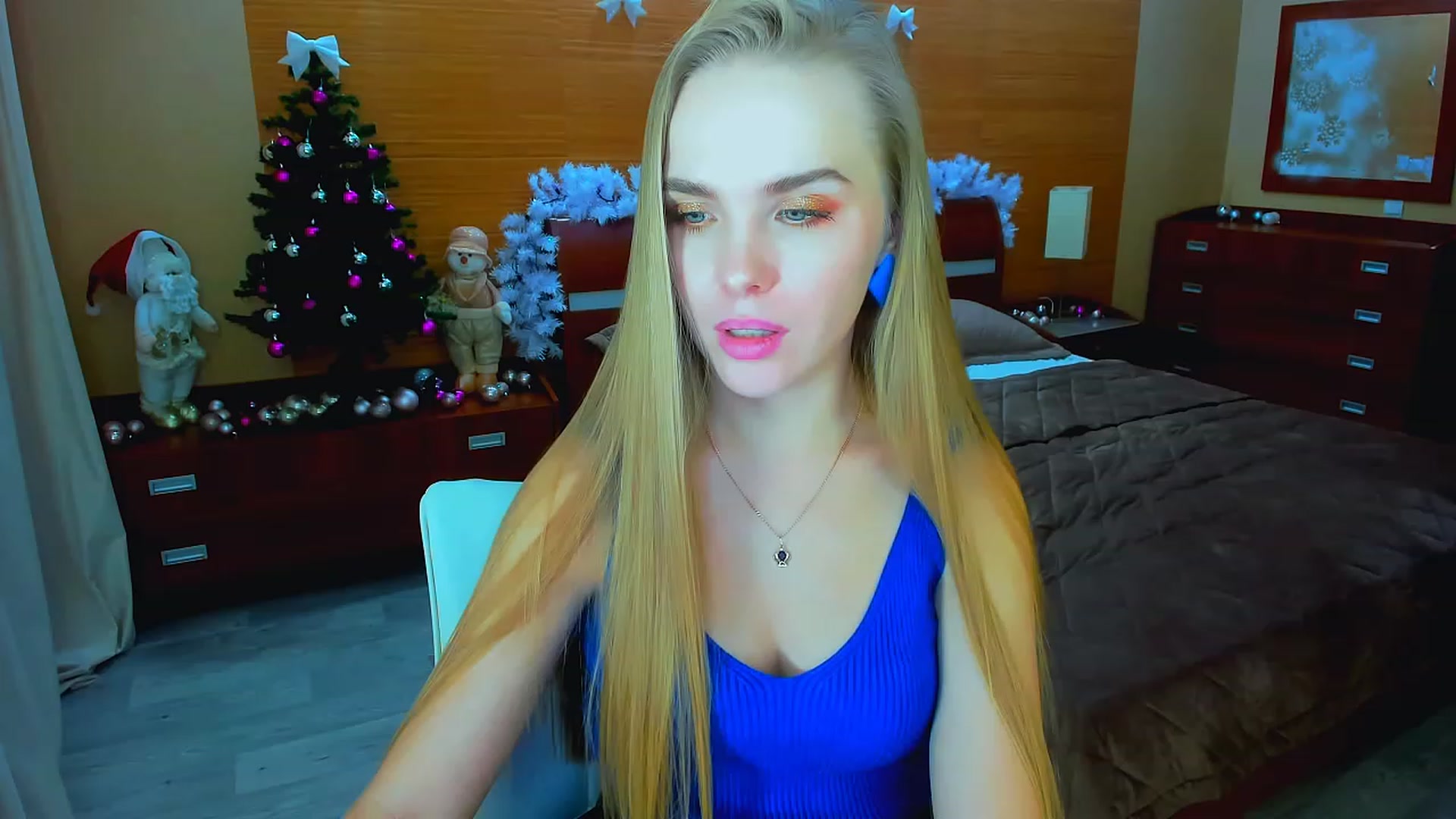Gallery image thumbnail from Honey_Lucky's myfreecams stream on, 12/25/2022, 13:08 image 1 of 20