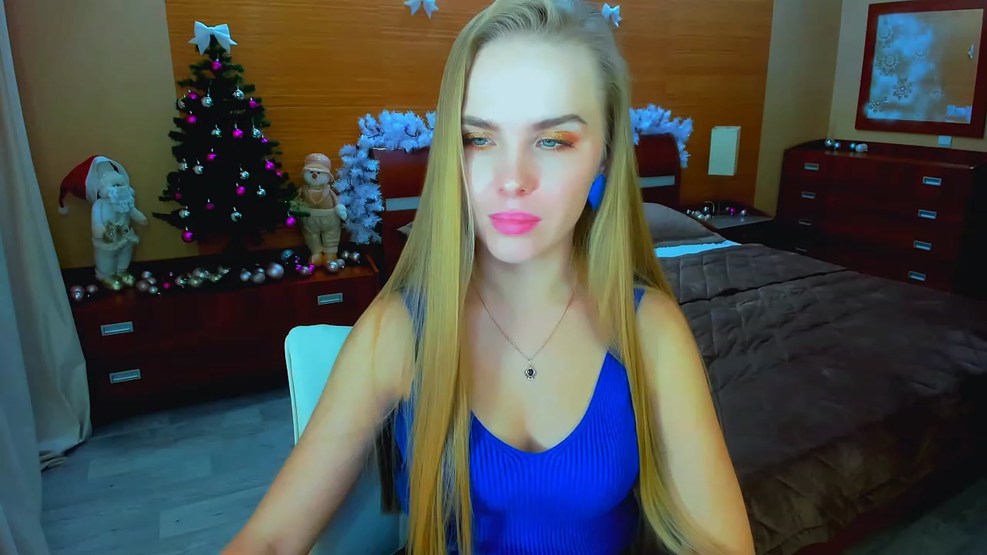 Gallery image thumbnail from Honey_Lucky's myfreecams stream on, 12/25/2022, 13:08 image 10 of 20