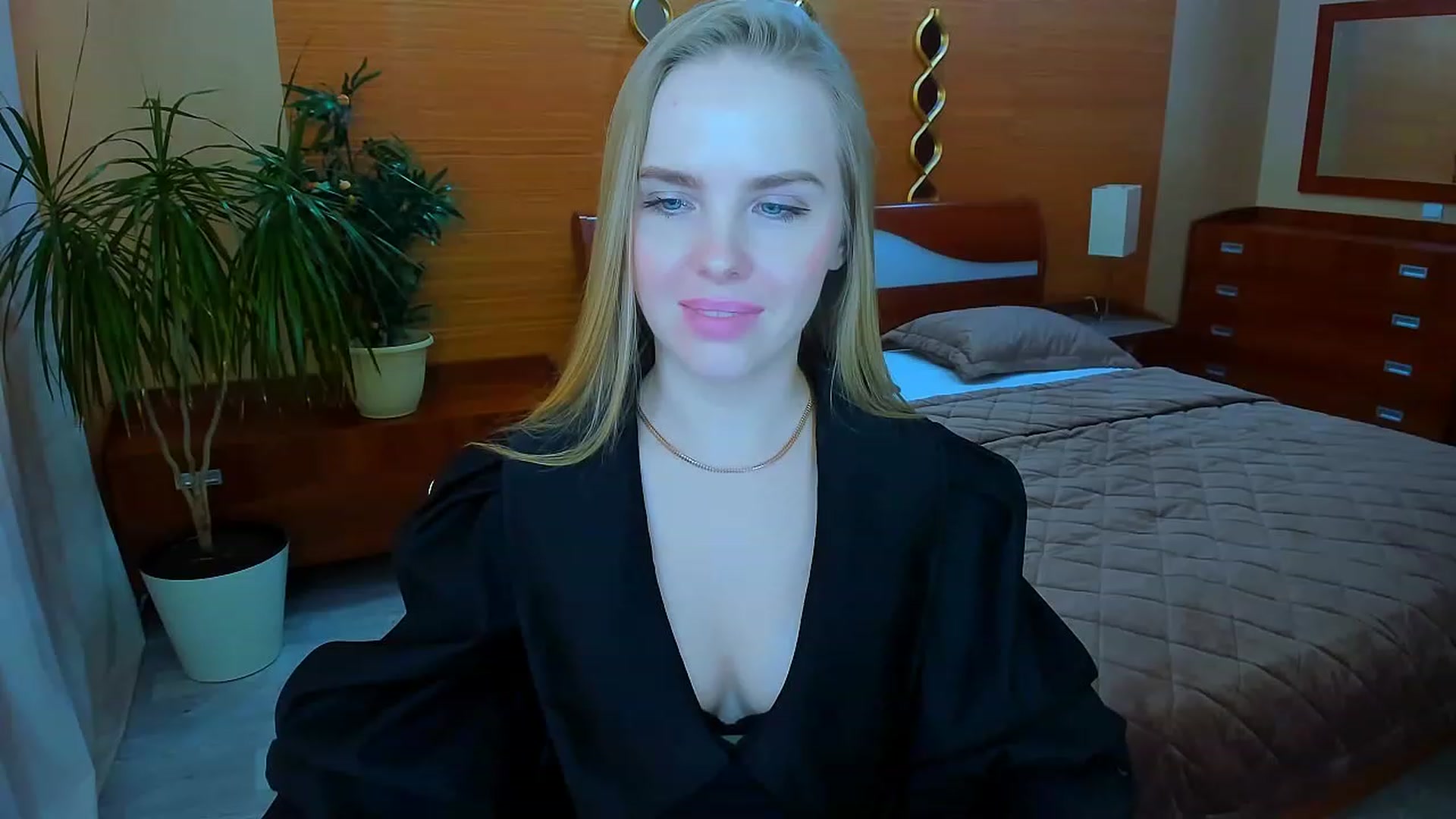Gallery image thumbnail from Honey_Lucky's myfreecams stream on, 02/02/2023, 11:41 image 6 of 20