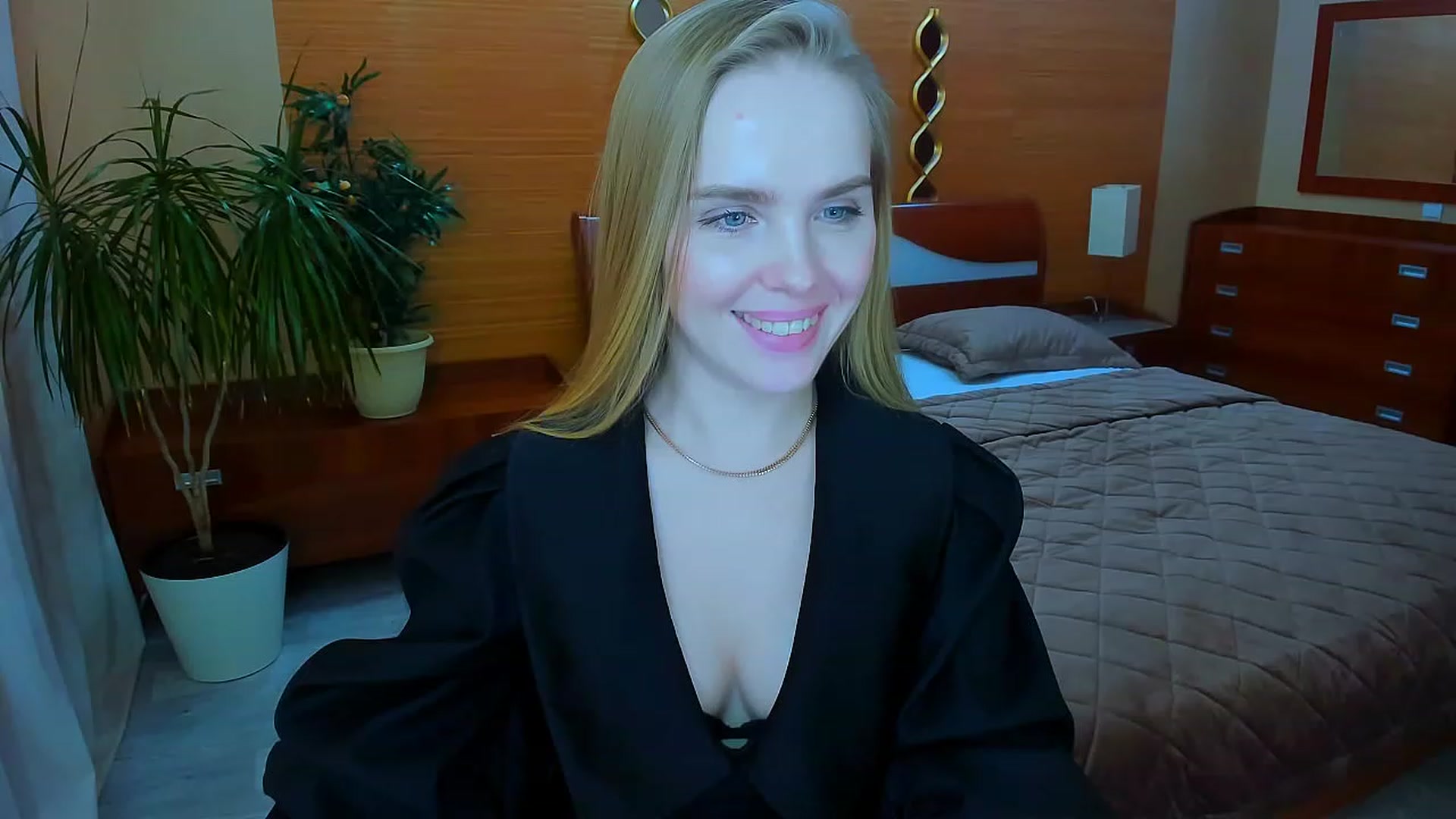 Gallery image thumbnail from Honey_Lucky's myfreecams stream on, 02/02/2023, 11:41 image 8 of 20