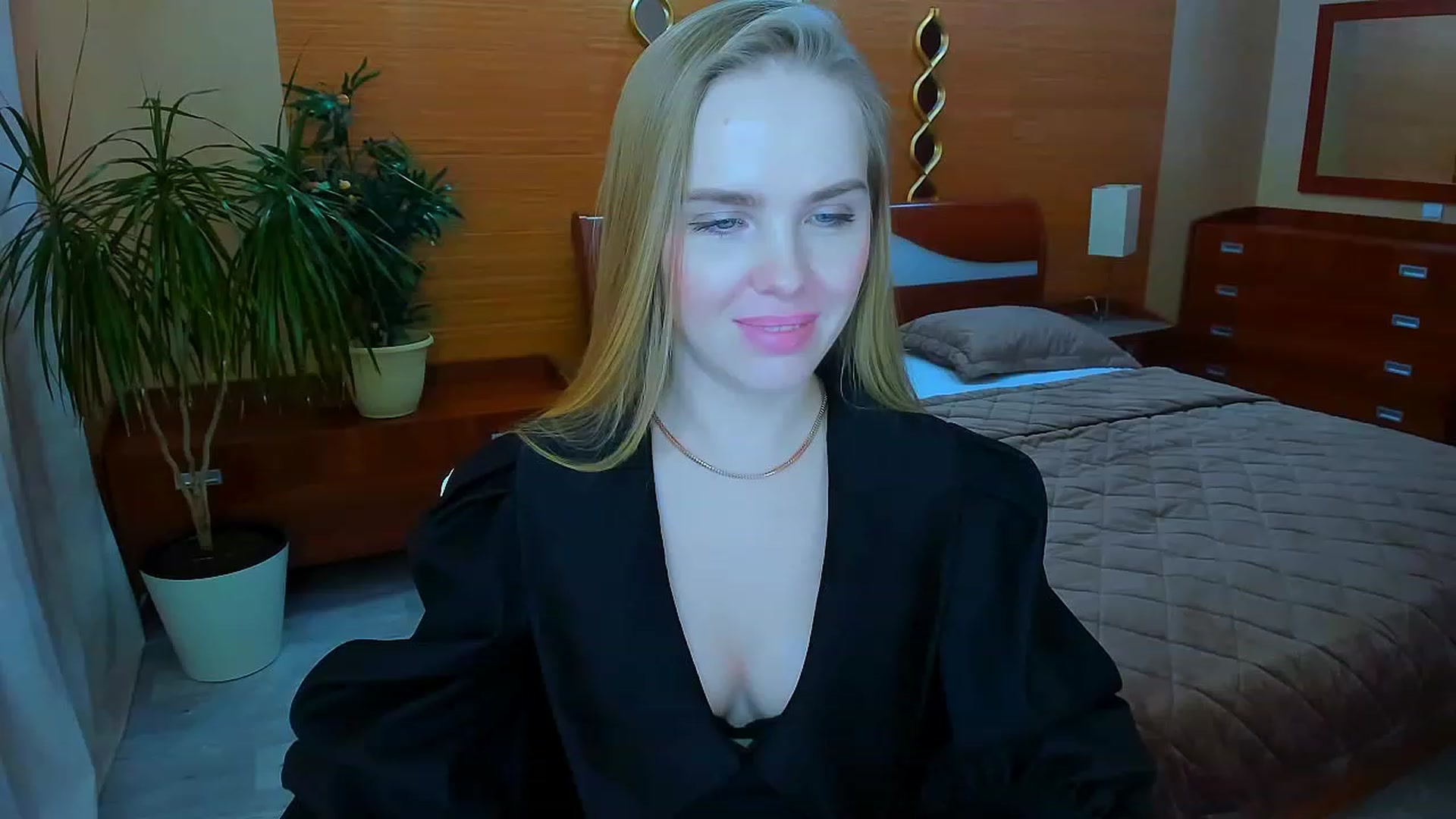 Gallery image thumbnail from Honey_Lucky's myfreecams stream on, 02/02/2023, 11:41 image 9 of 20