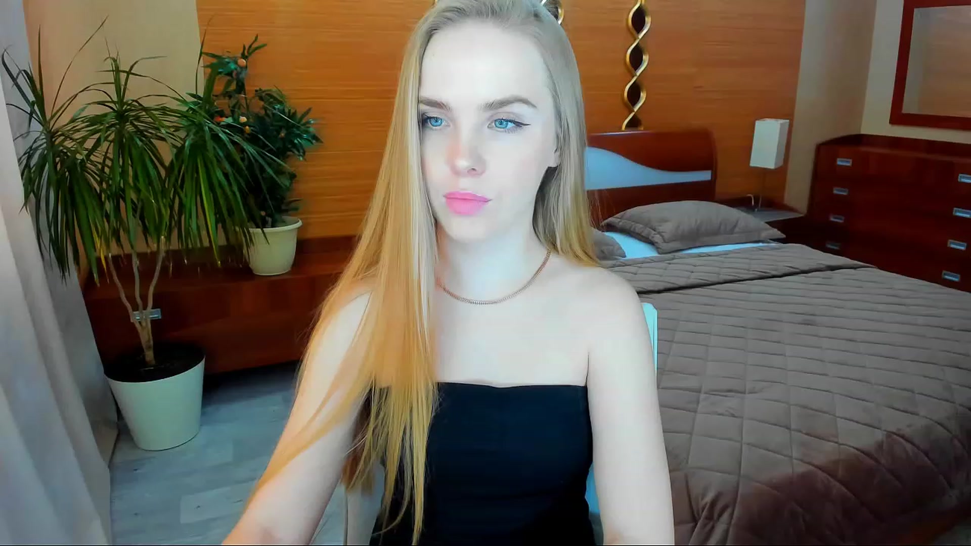 Gallery image thumbnail from Honey_Lucky's myfreecams stream on, 02/05/2023, 11:26 image 5 of 20