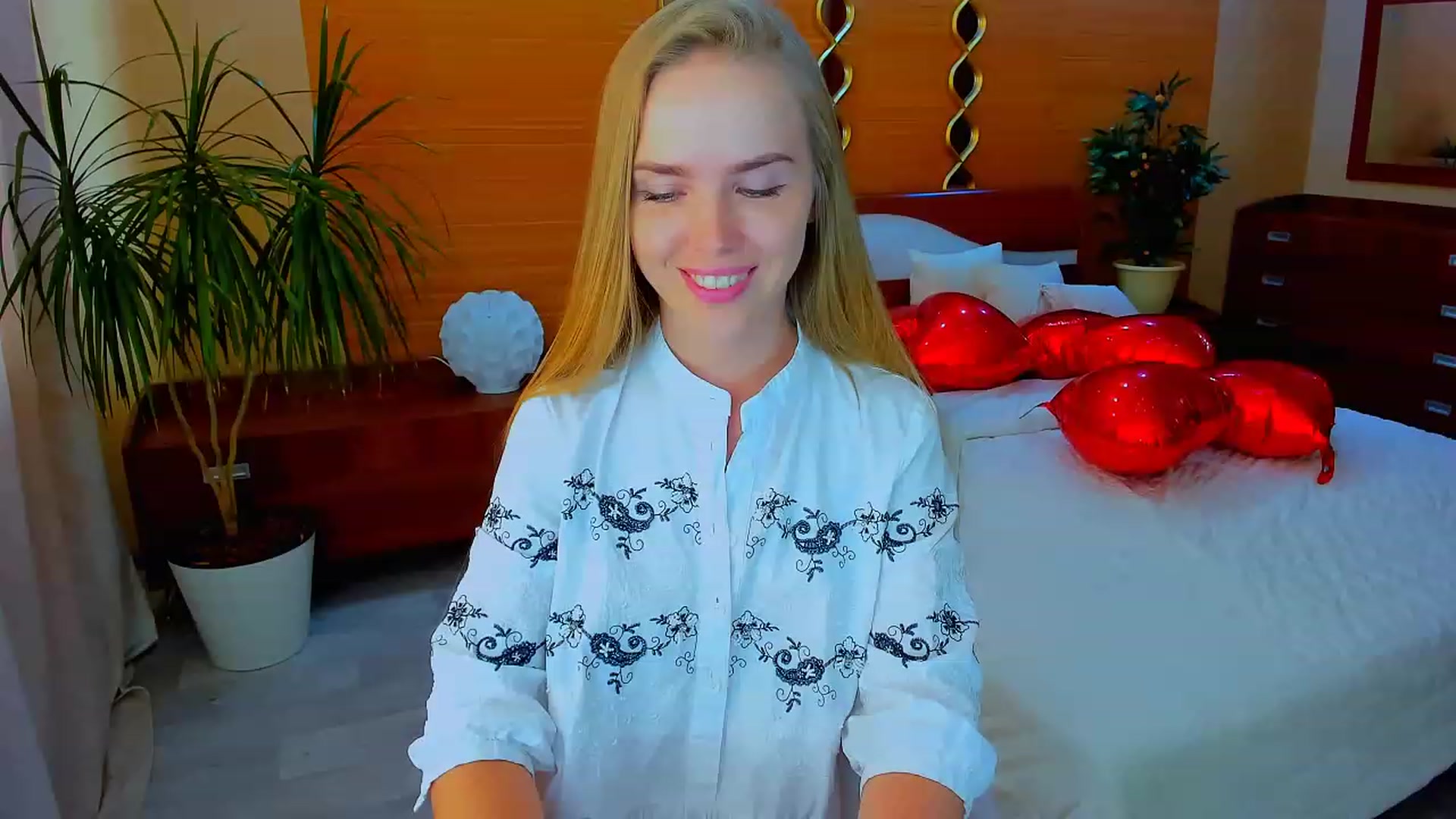 Gallery image thumbnail from Honey_Lucky's myfreecams stream on, 04/16/2023, 11:08 image 12 of 20