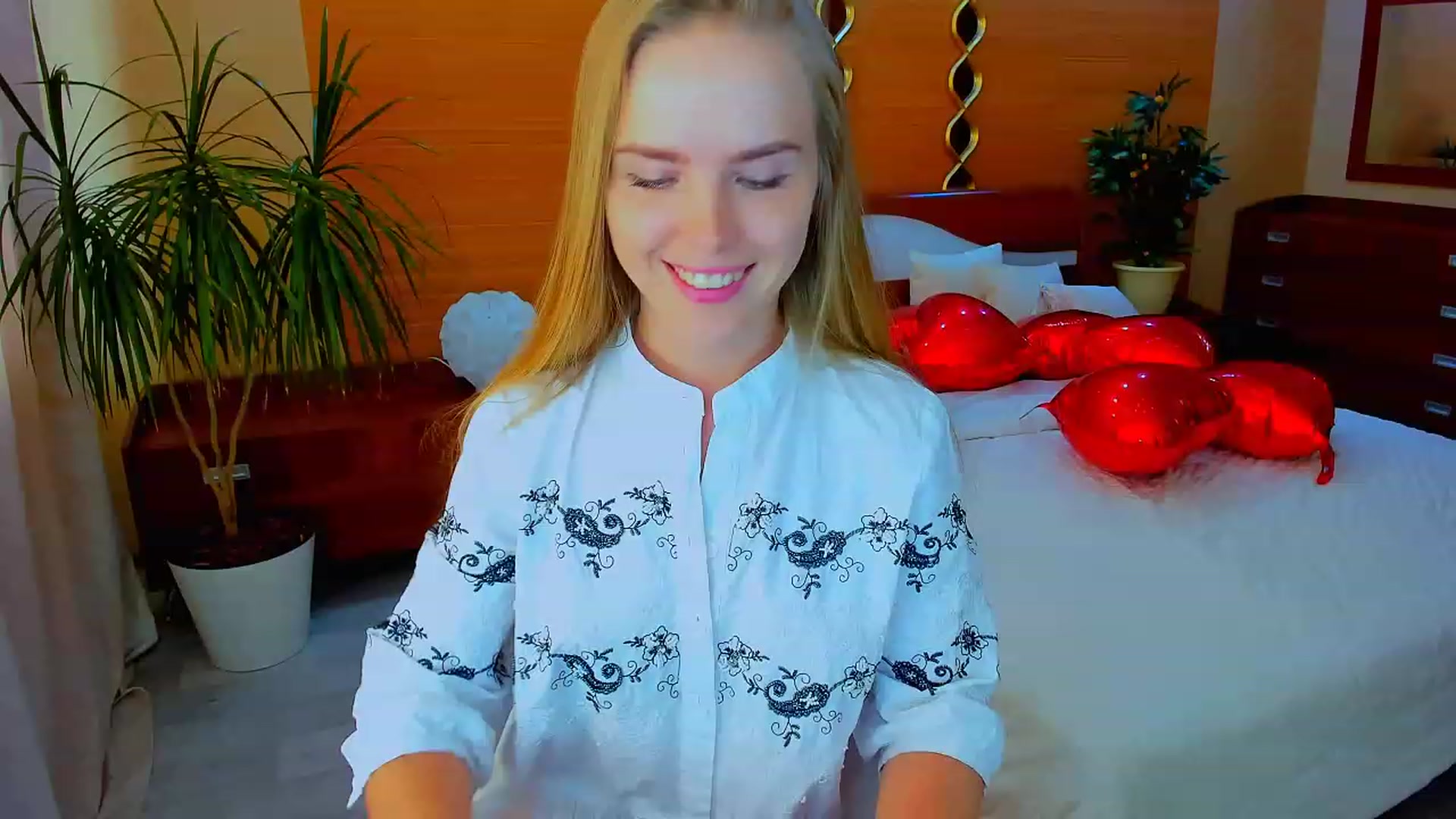 Gallery image thumbnail from Honey_Lucky's myfreecams stream on, 04/16/2023, 11:08 image 4 of 20
