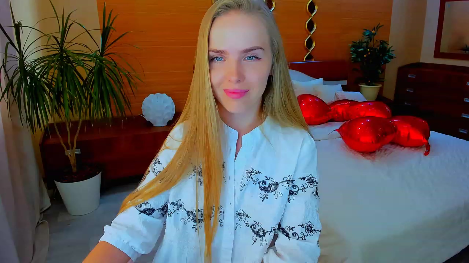 Gallery image thumbnail from Honey_Lucky's myfreecams stream on, 04/16/2023, 11:08 image 17 of 20