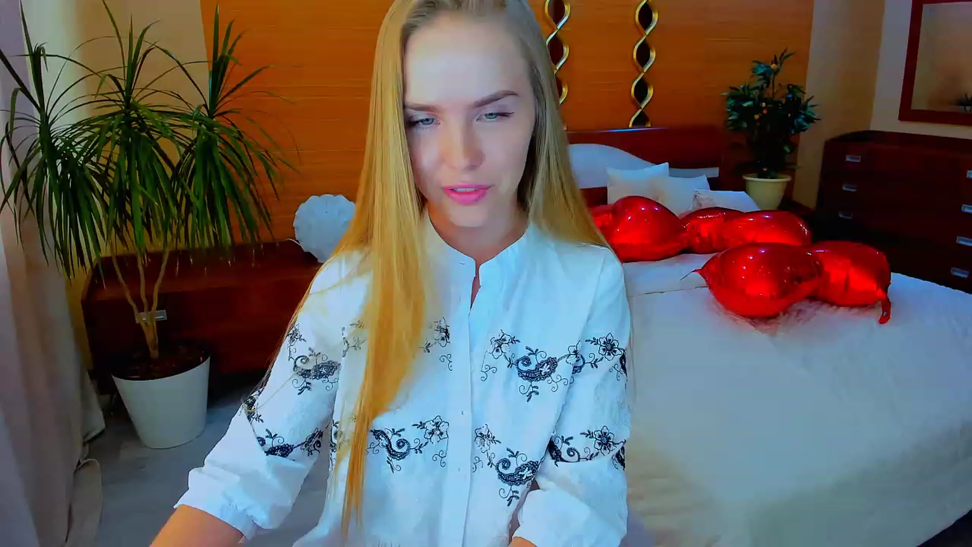 Gallery image thumbnail from Honey_Lucky's myfreecams stream on, 04/16/2023, 11:08 image 3 of 20