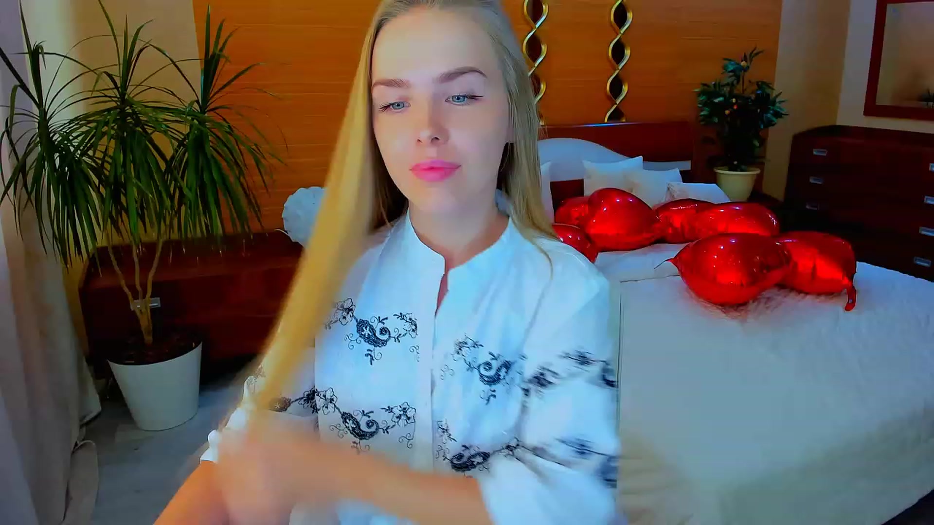 Gallery image thumbnail from Honey_Lucky's myfreecams stream on, 04/16/2023, 11:08 image 13 of 20