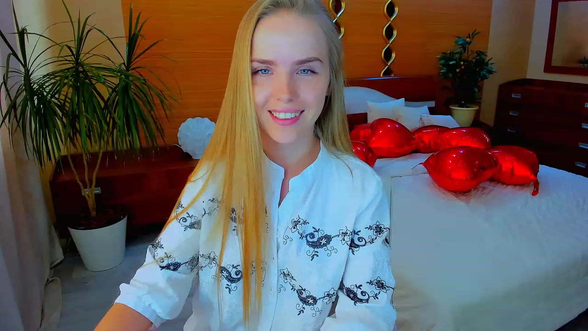 Gallery image thumbnail from Honey_Lucky's myfreecams stream on, 04/16/2023, 11:08 image 14 of 20