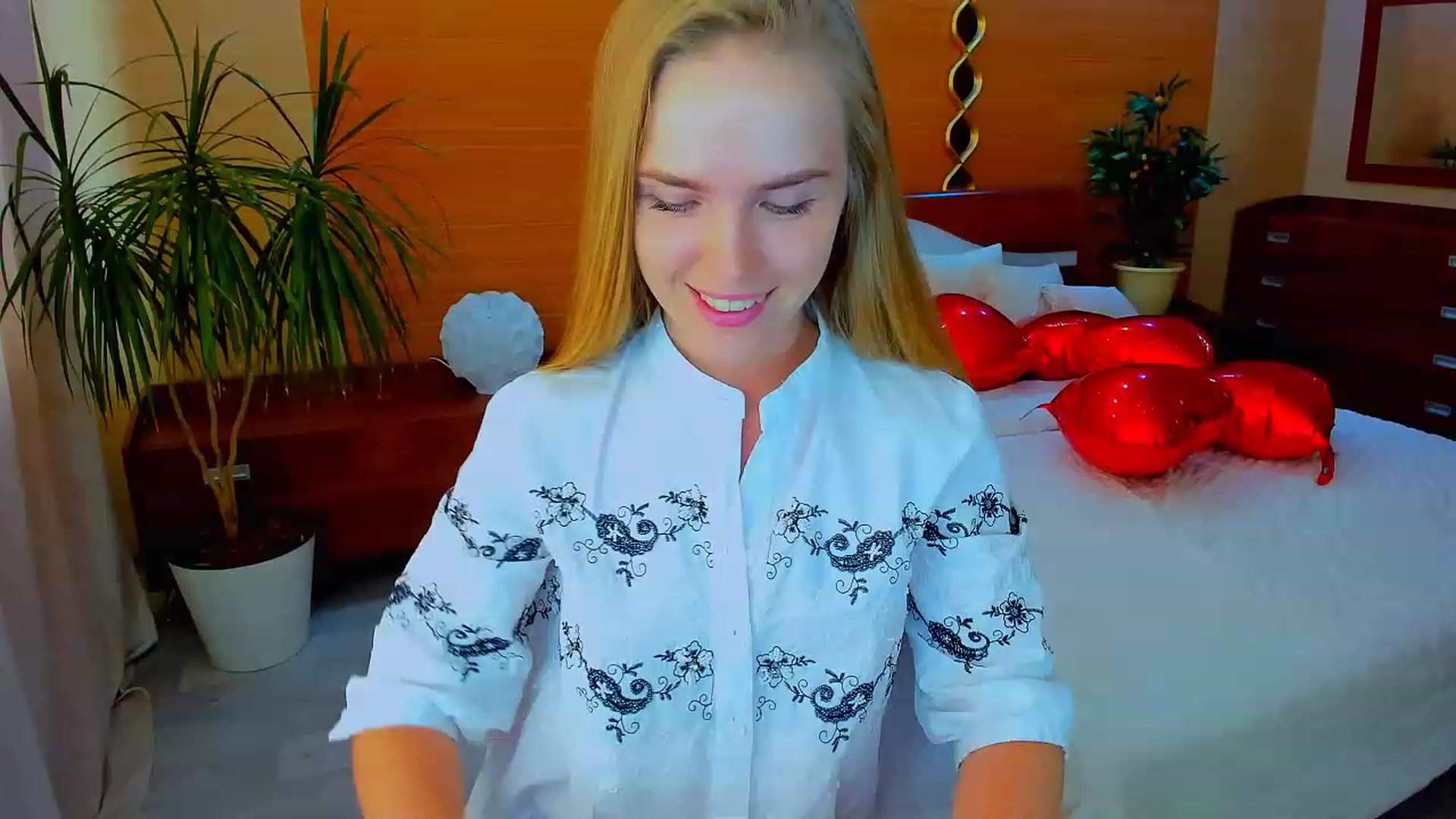 Gallery image thumbnail from Honey_Lucky's myfreecams stream on, 04/16/2023, 11:08 image 6 of 20