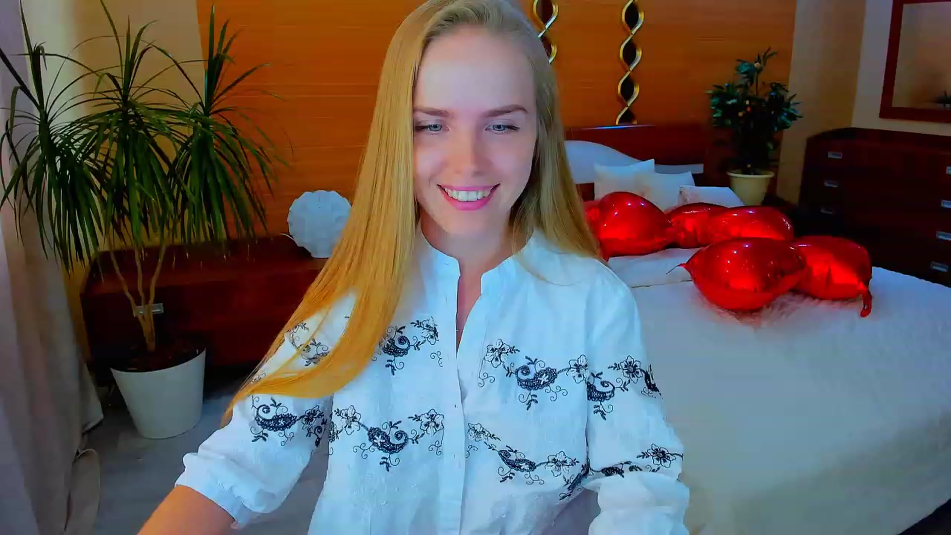 Gallery image thumbnail from Honey_Lucky's myfreecams stream on, 04/16/2023, 11:08 image 15 of 20