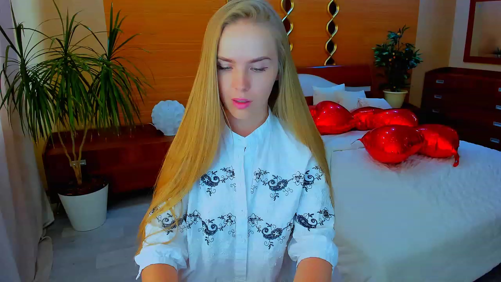Gallery image thumbnail from Honey_Lucky's myfreecams stream on, 04/16/2023, 11:08 image 9 of 20