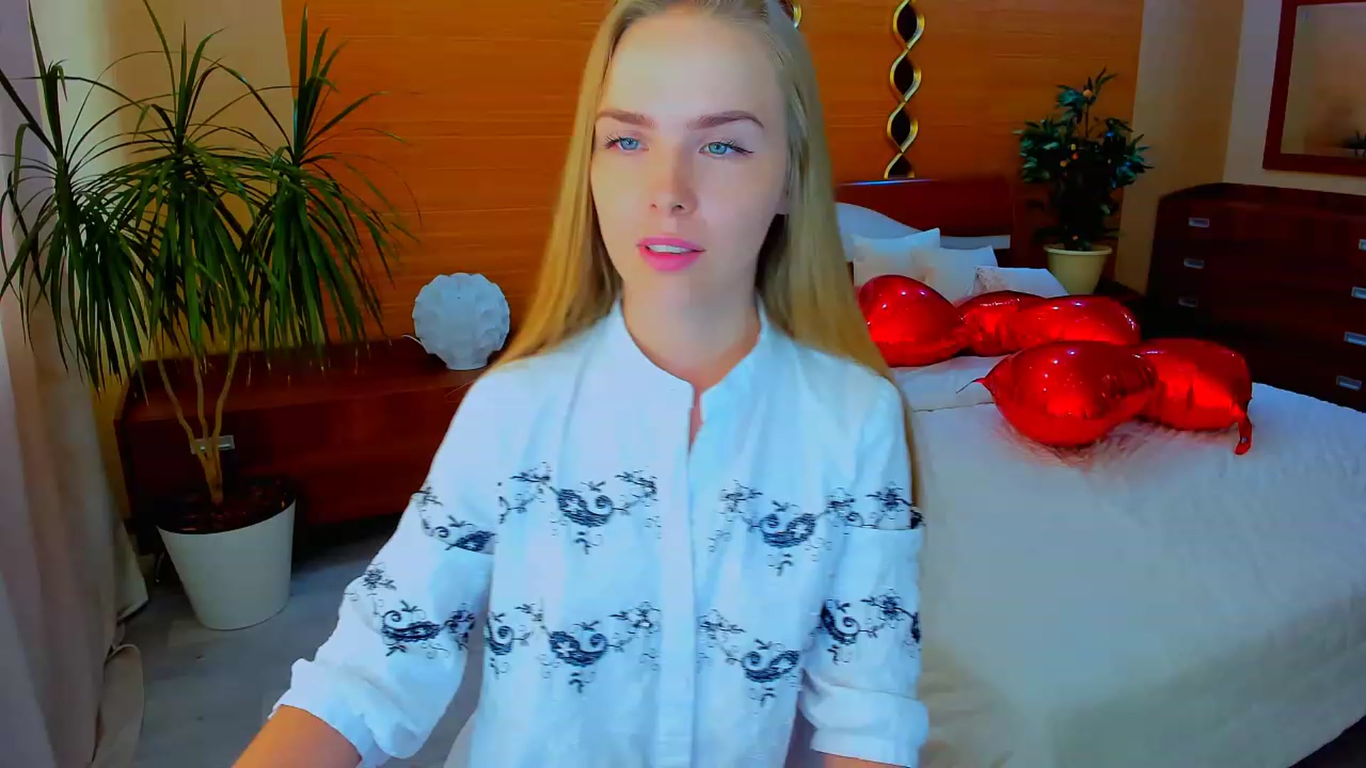 Gallery image thumbnail from Honey_Lucky's myfreecams stream on, 04/16/2023, 11:08 image 7 of 20