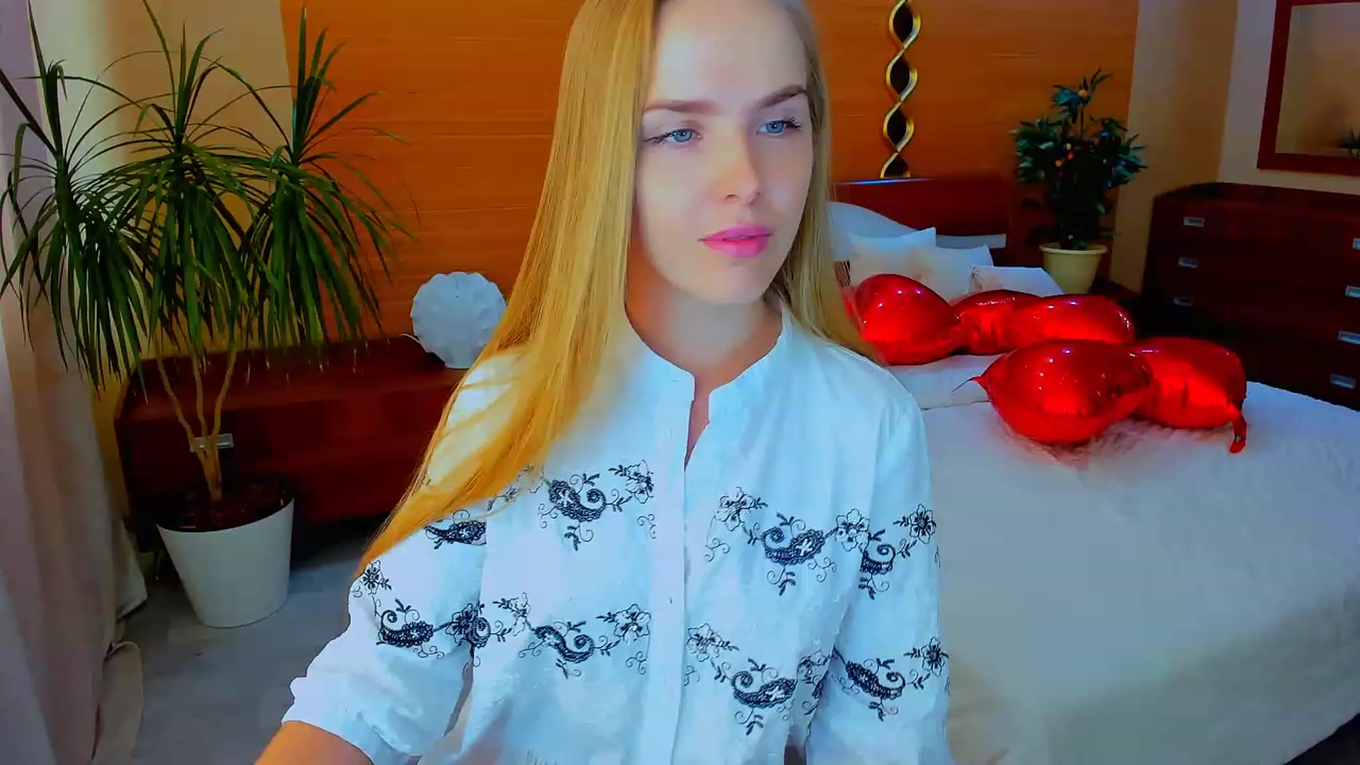 Gallery image thumbnail from Honey_Lucky's myfreecams stream on, 04/16/2023, 11:08 image 2 of 20