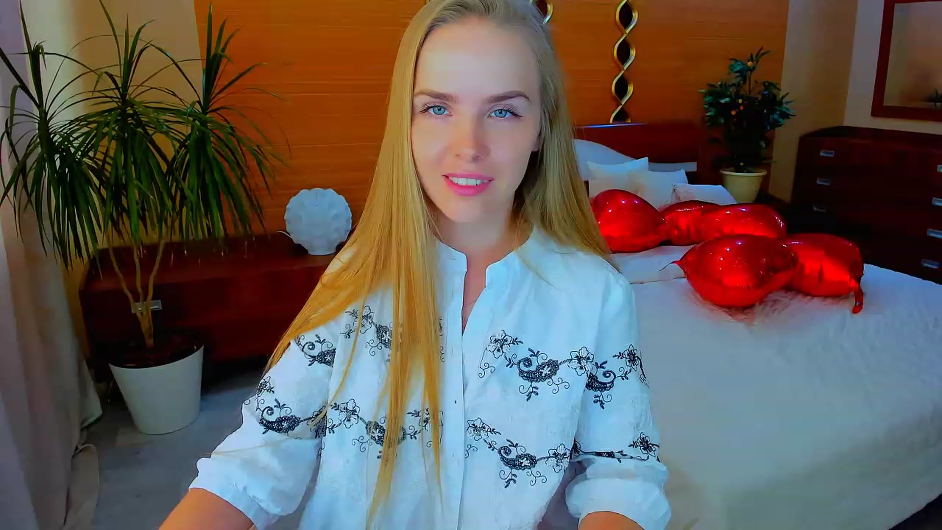 Gallery image thumbnail from Honey_Lucky's myfreecams stream on, 04/16/2023, 11:08 image 16 of 20