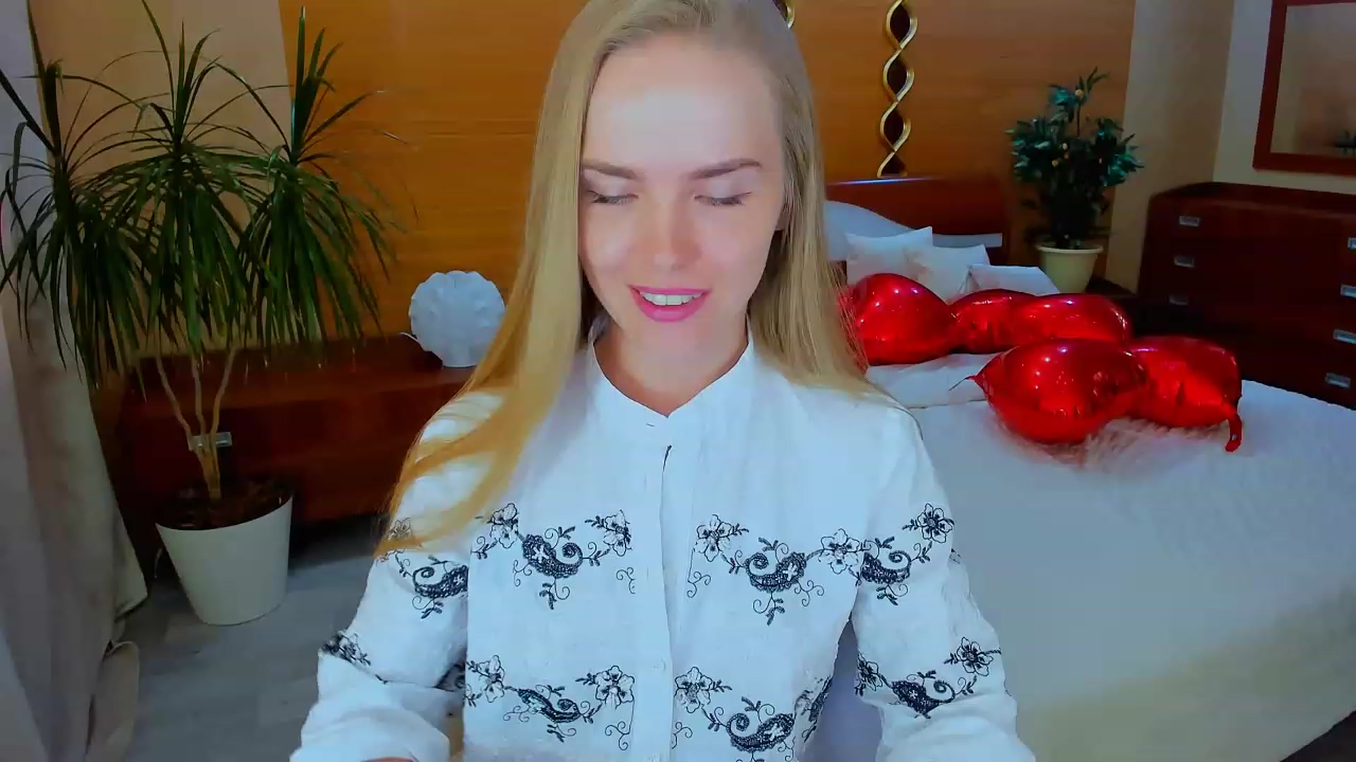 Gallery image thumbnail from Honey_Lucky's myfreecams stream on, 04/16/2023, 13:52 image 7 of 20
