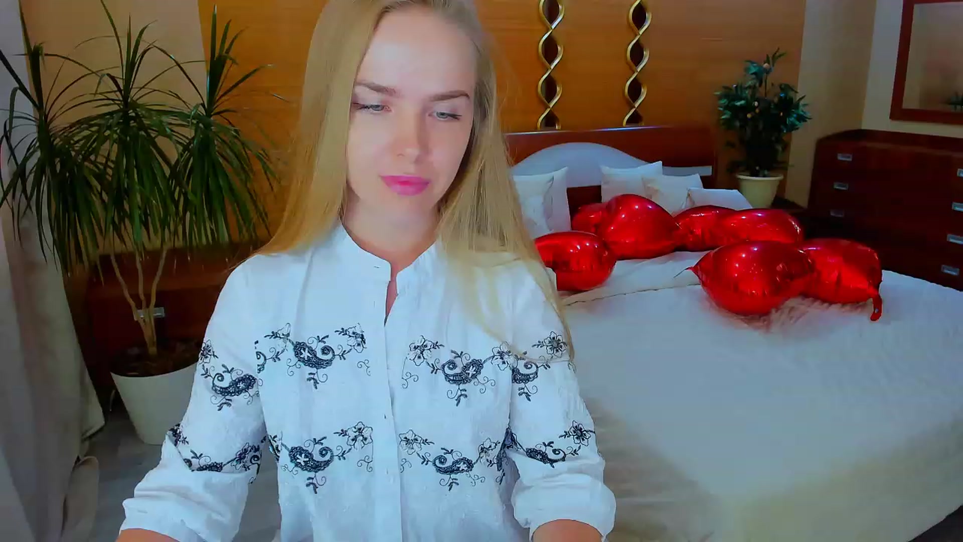 Gallery image thumbnail from Honey_Lucky's myfreecams stream on, 04/16/2023, 13:52 image 16 of 20
