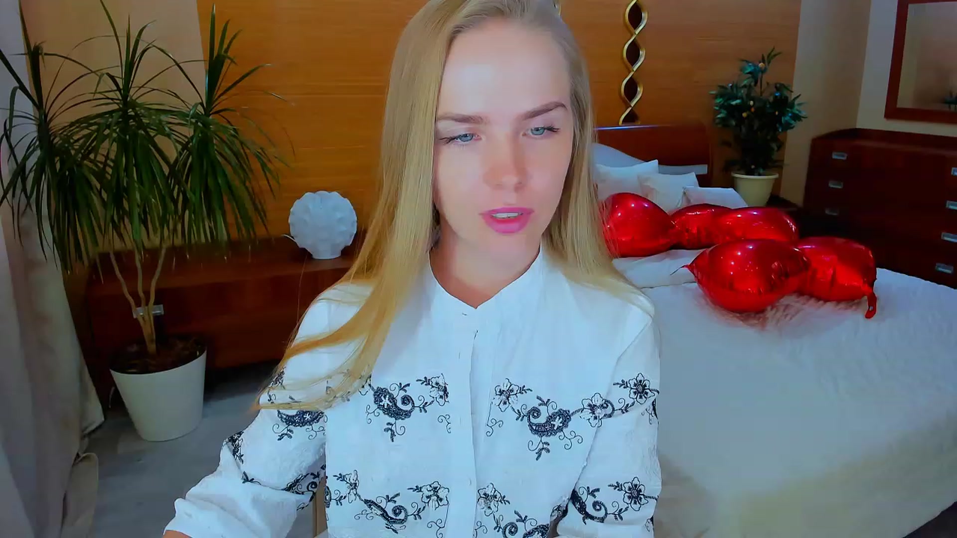Gallery image thumbnail from Honey_Lucky's myfreecams stream on, 04/16/2023, 13:52 image 8 of 20