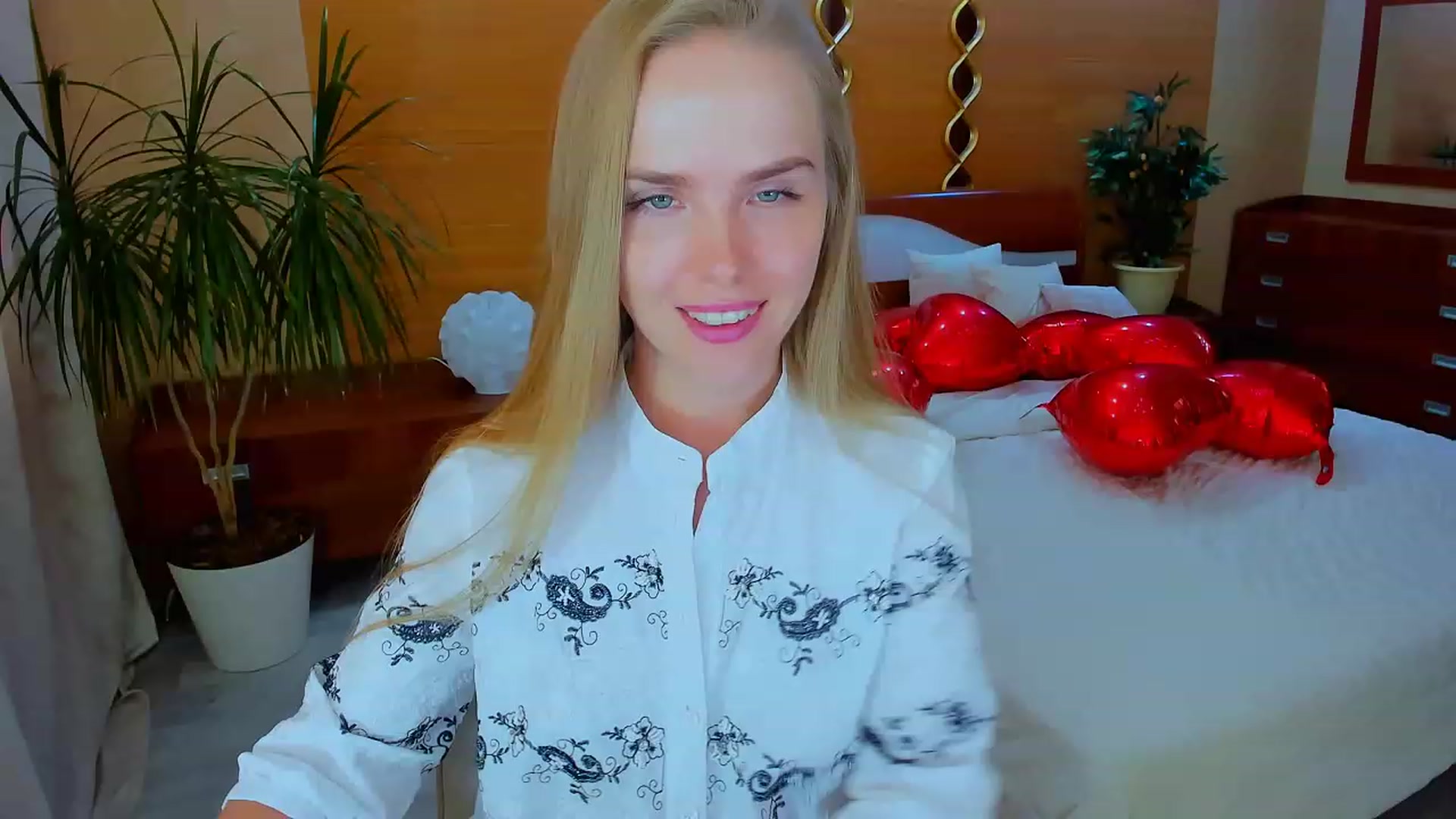 Gallery image thumbnail from Honey_Lucky's myfreecams stream on, 04/16/2023, 13:52 image 9 of 20