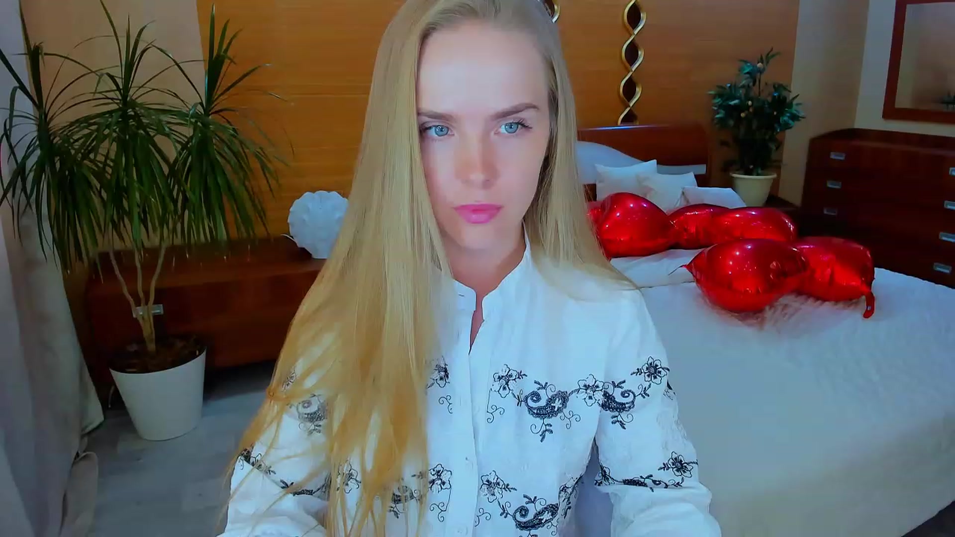 Gallery image thumbnail from Honey_Lucky's myfreecams stream on, 04/16/2023, 13:52 image 3 of 20