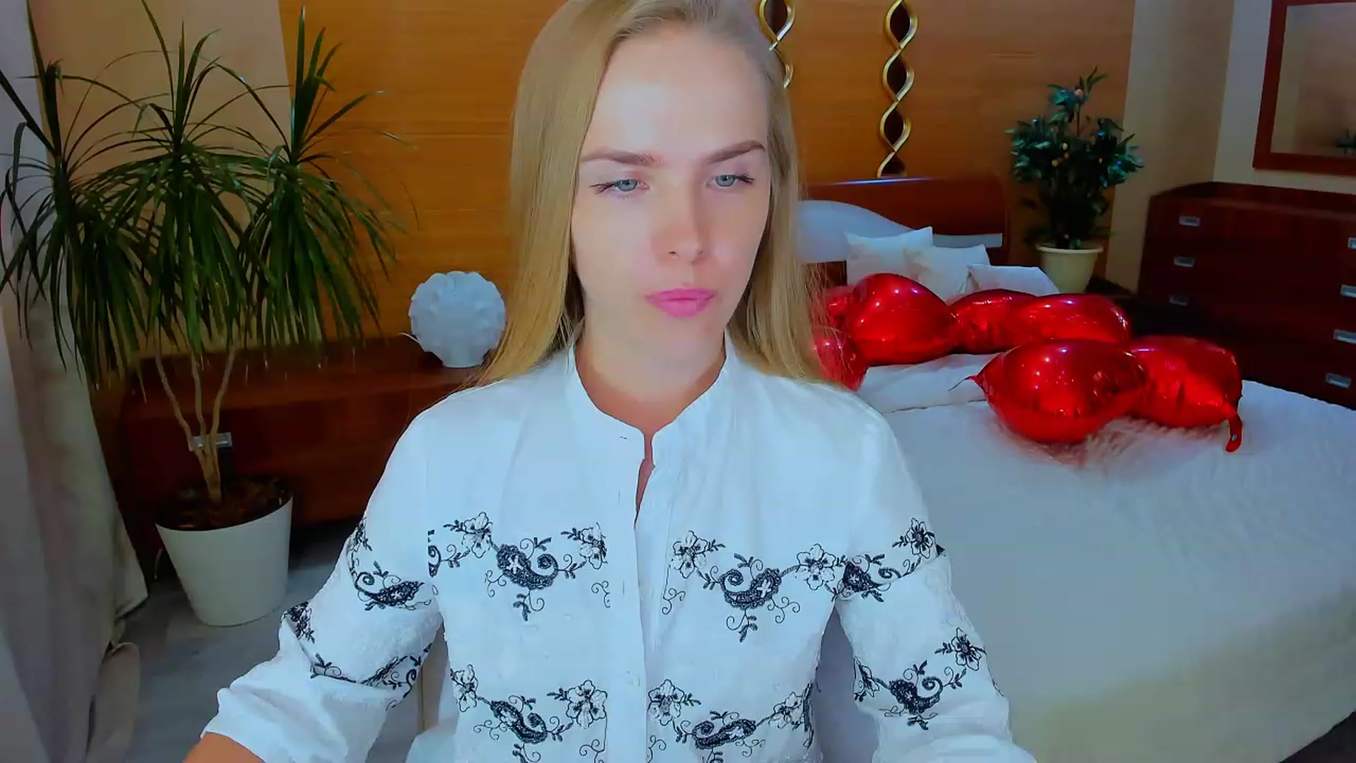 Gallery image thumbnail from Honey_Lucky's myfreecams stream on, 04/16/2023, 13:52 image 13 of 20