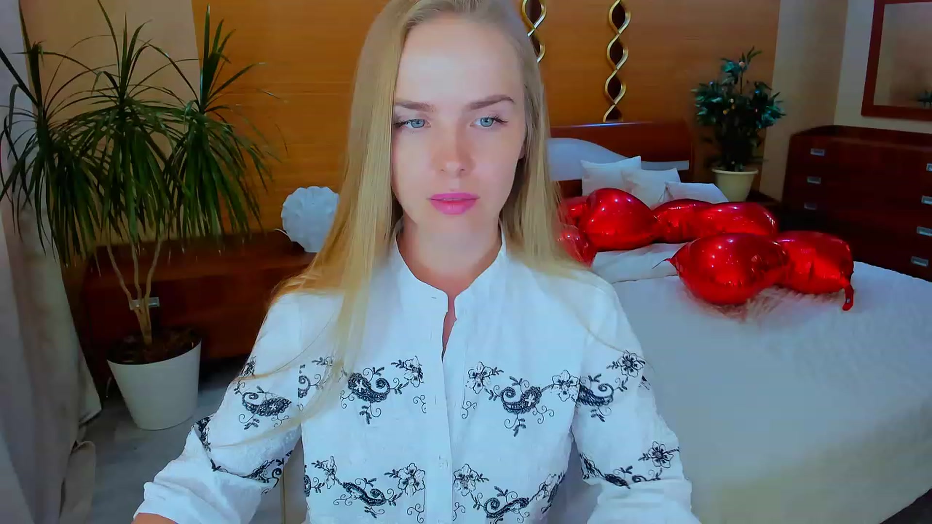 Gallery image thumbnail from Honey_Lucky's myfreecams stream on, 04/16/2023, 13:52 image 10 of 20