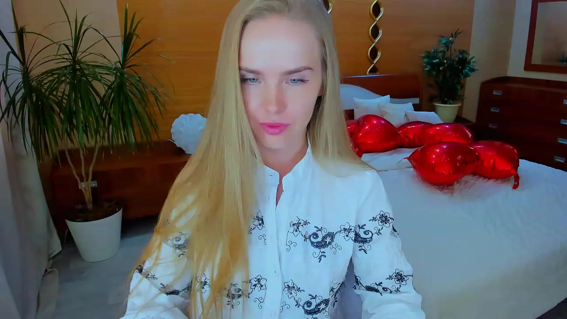 Gallery image thumbnail from Honey_Lucky's myfreecams stream on, 04/16/2023, 13:52 image 2 of 20