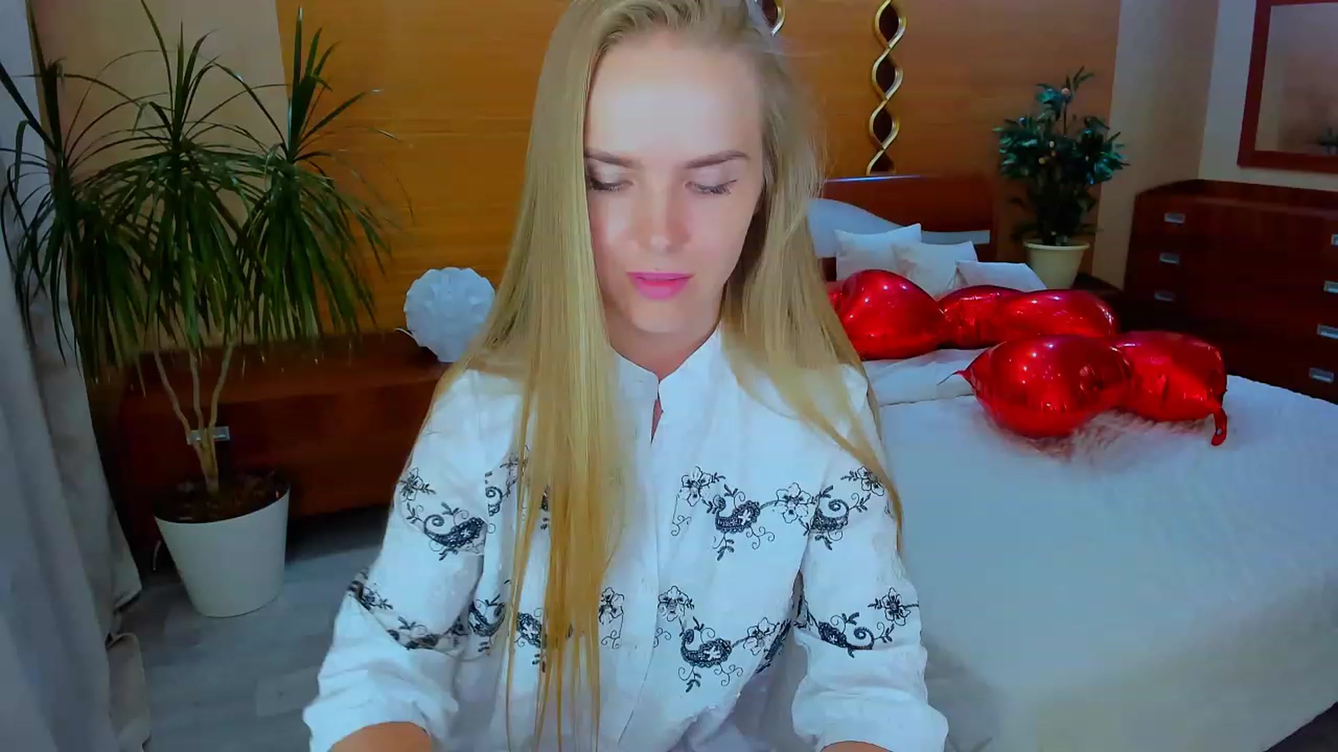 Gallery image thumbnail from Honey_Lucky's myfreecams stream on, 04/16/2023, 15:45 image 8 of 20