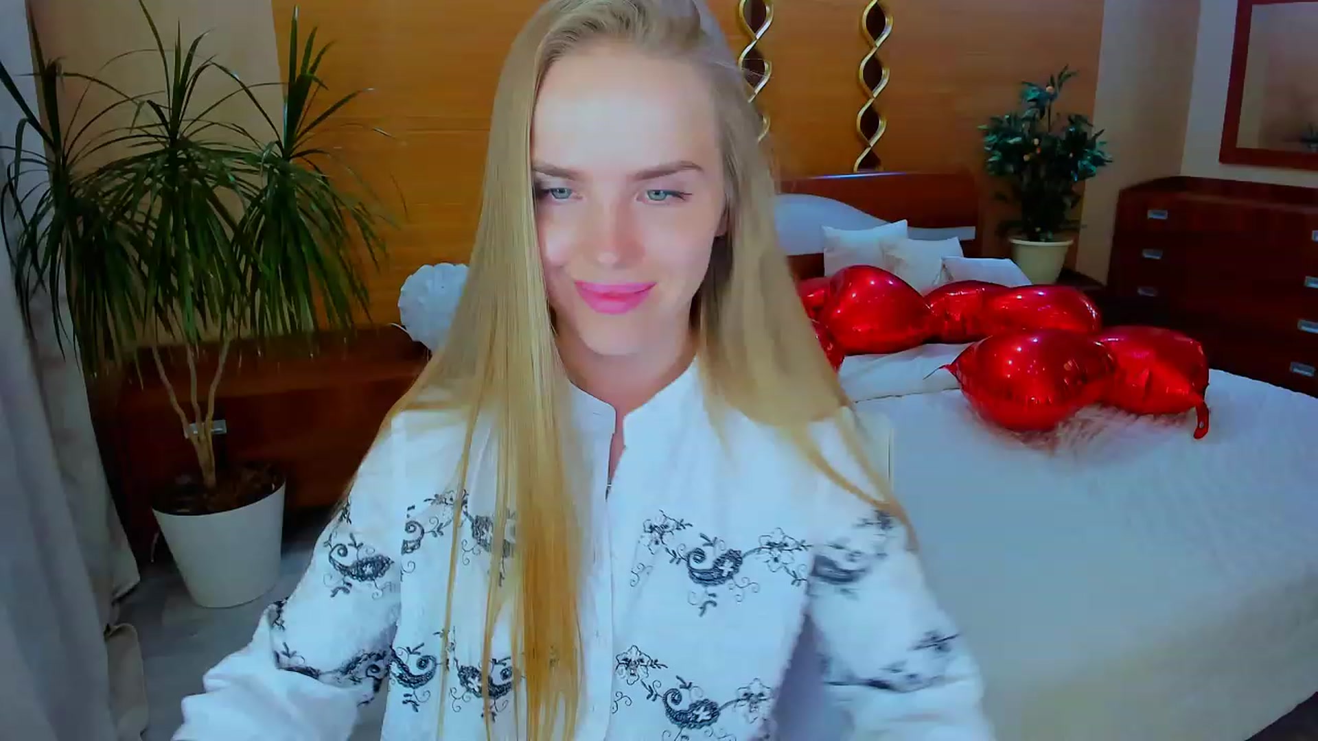 Gallery image thumbnail from Honey_Lucky's myfreecams stream on, 04/16/2023, 15:45 image 16 of 20
