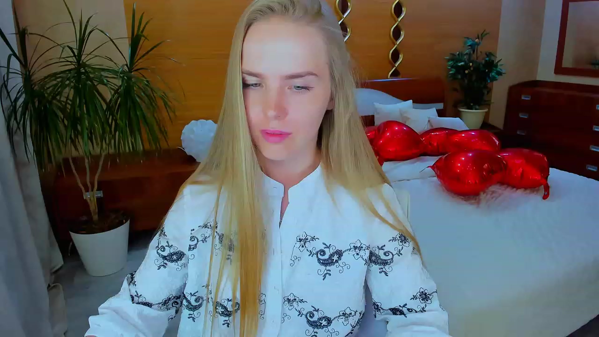 Gallery image thumbnail from Honey_Lucky's myfreecams stream on, 04/16/2023, 15:45 image 14 of 20