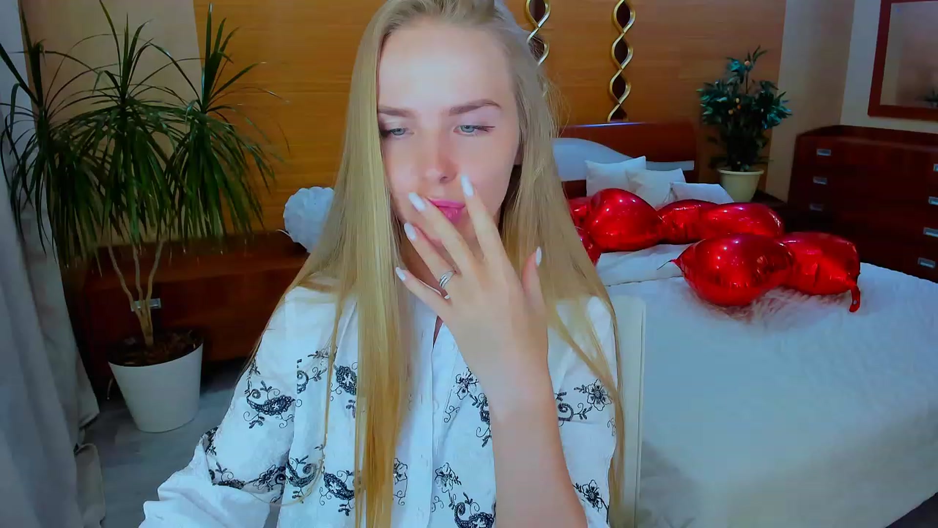 Gallery image thumbnail from Honey_Lucky's myfreecams stream on, 04/16/2023, 15:45 image 10 of 20