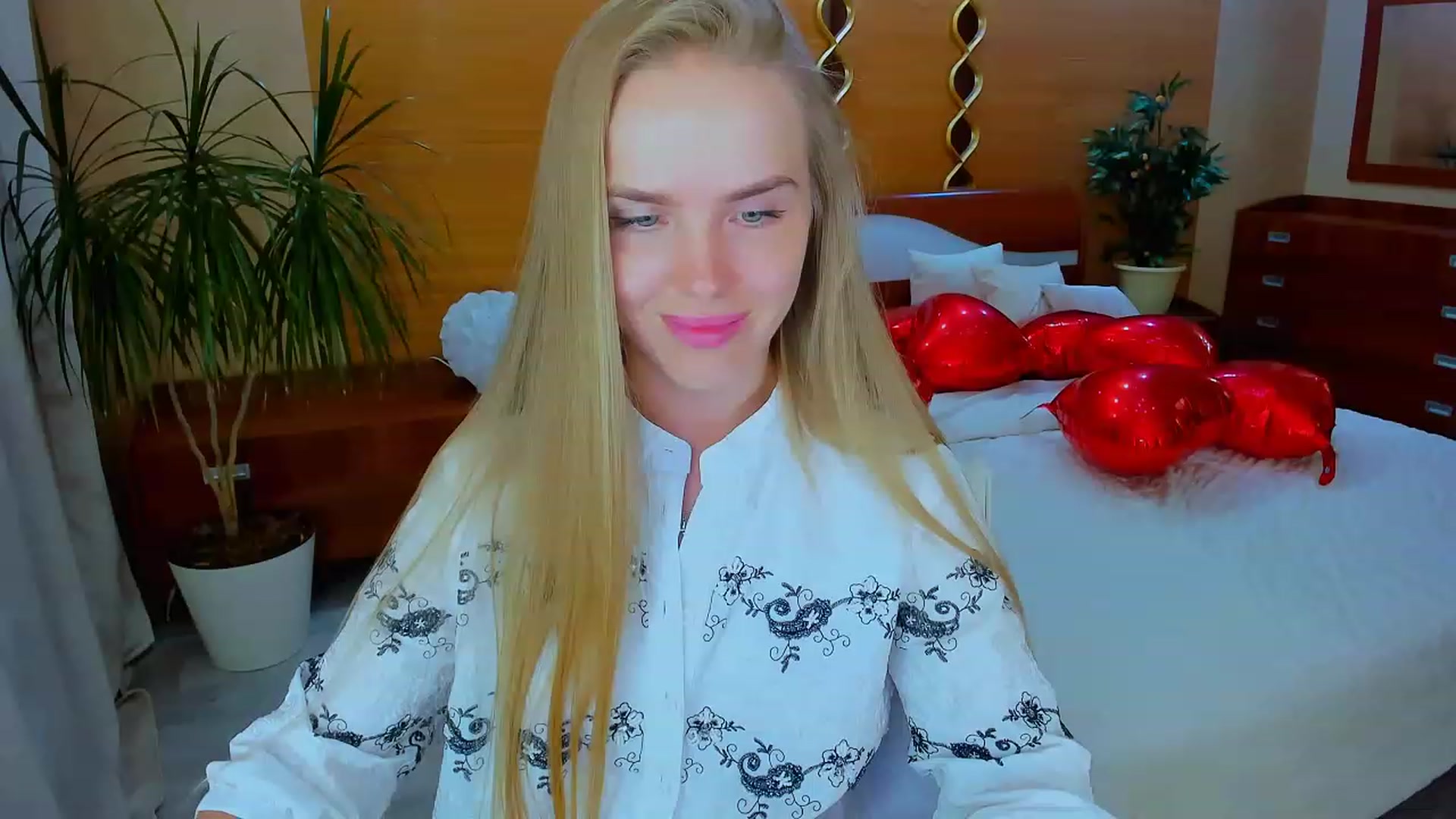 Gallery image thumbnail from Honey_Lucky's myfreecams stream on, 04/16/2023, 15:45 image 17 of 20