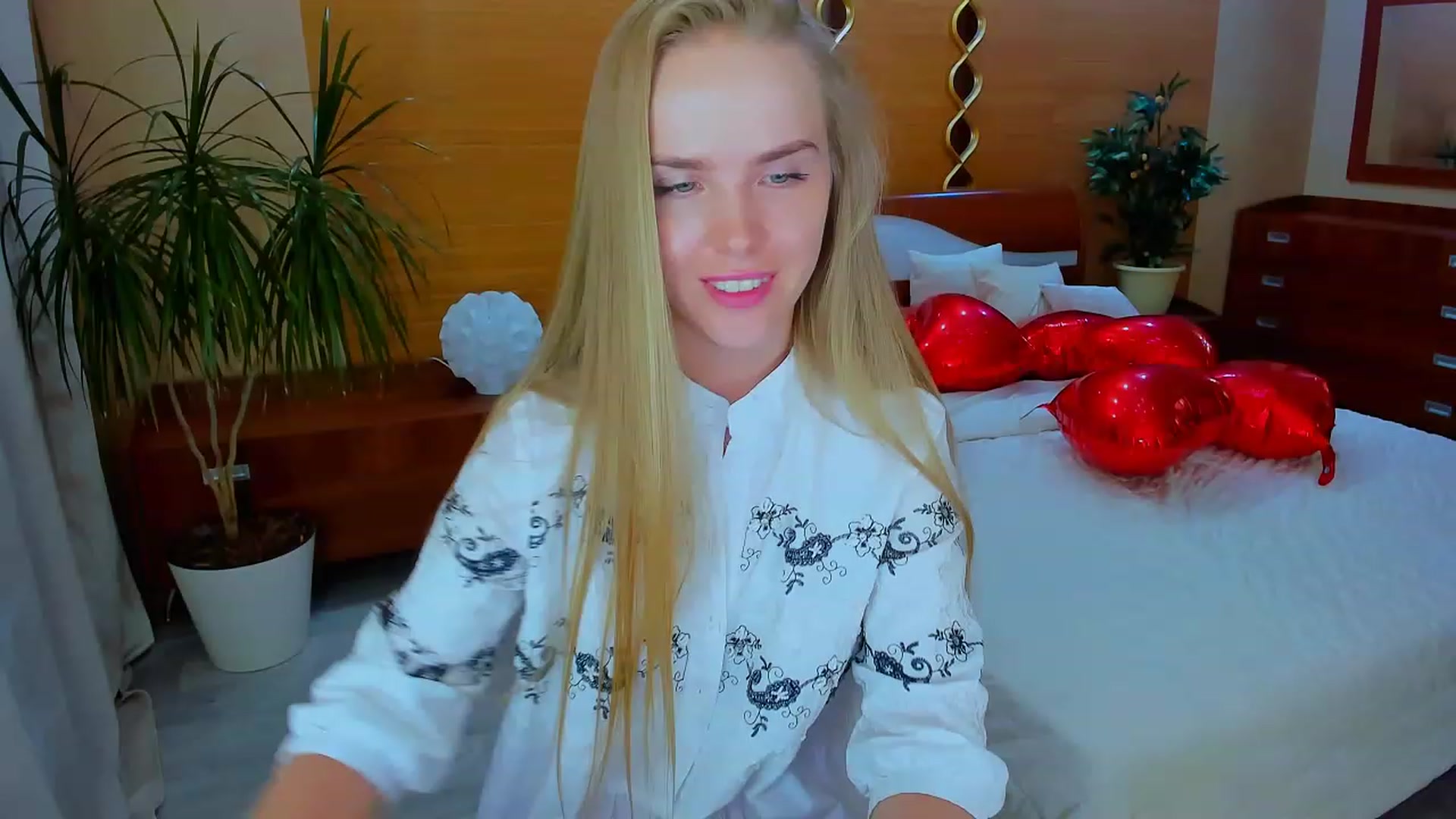 Gallery image thumbnail from Honey_Lucky's myfreecams stream on, 04/16/2023, 15:45 image 7 of 20