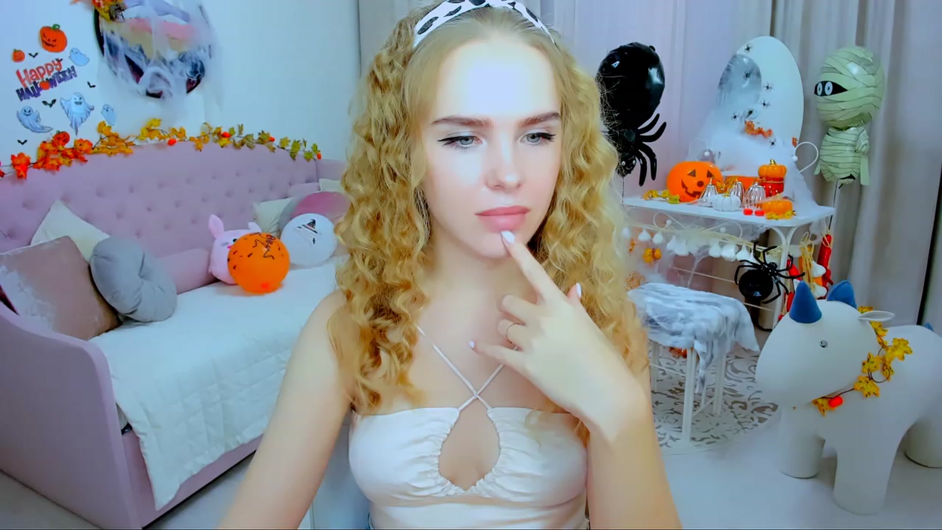 Gallery image thumbnail from Honey_Lucky's myfreecams stream on, 10/29/2023, 13:08 image 9 of 20