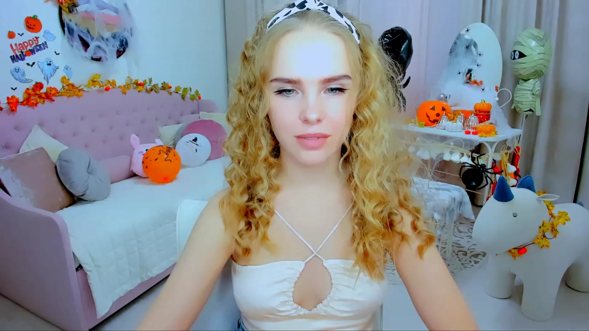 Gallery image thumbnail from Honey_Lucky's myfreecams stream on, 10/29/2023, 13:08 image 14 of 20